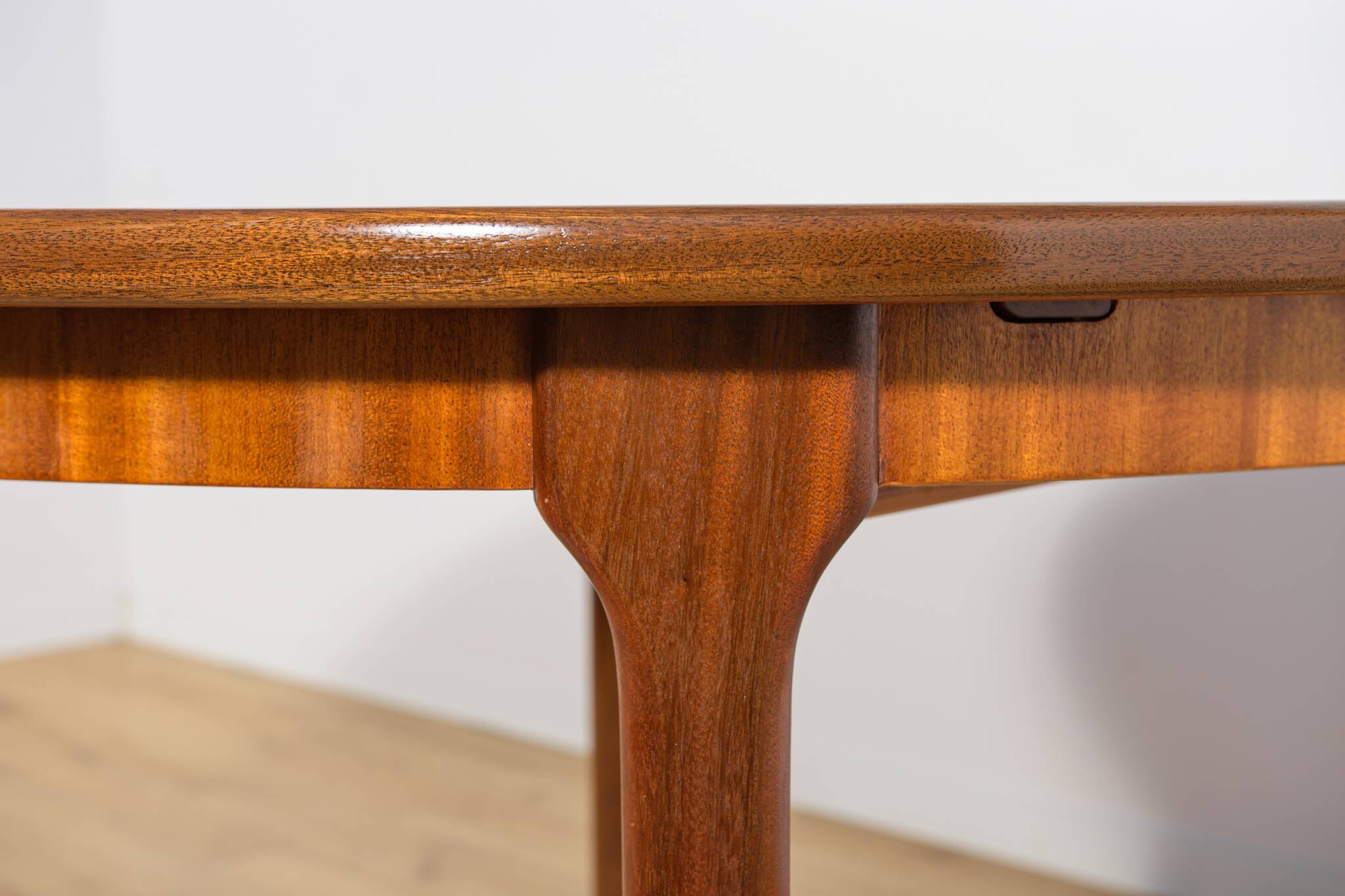 Mid-Century Round Extendable Dining Table from McIntosh, United Knigdom, 19