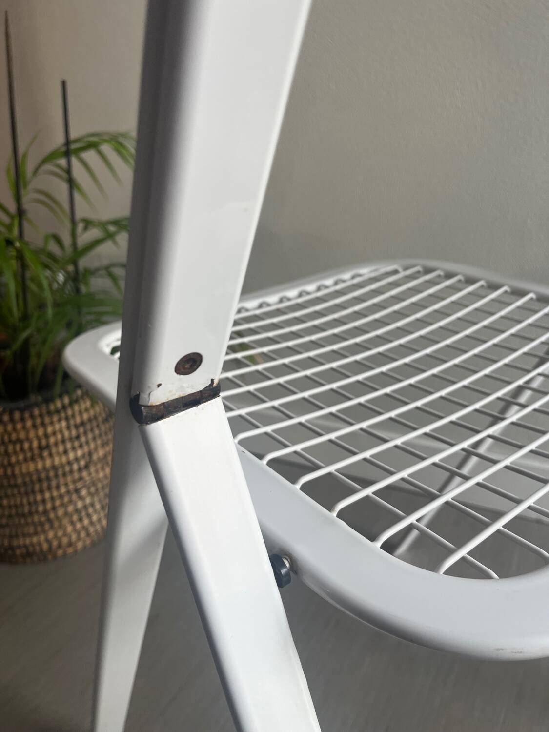 Vintage white folding chair Cidue
