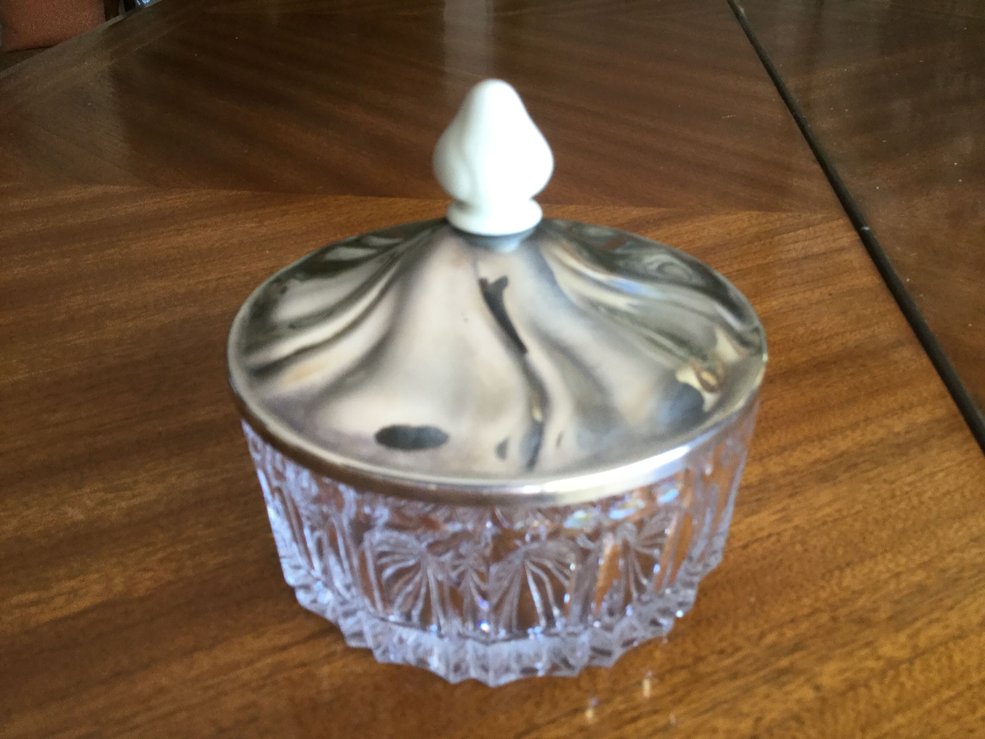 Crystal and silver metal sugar