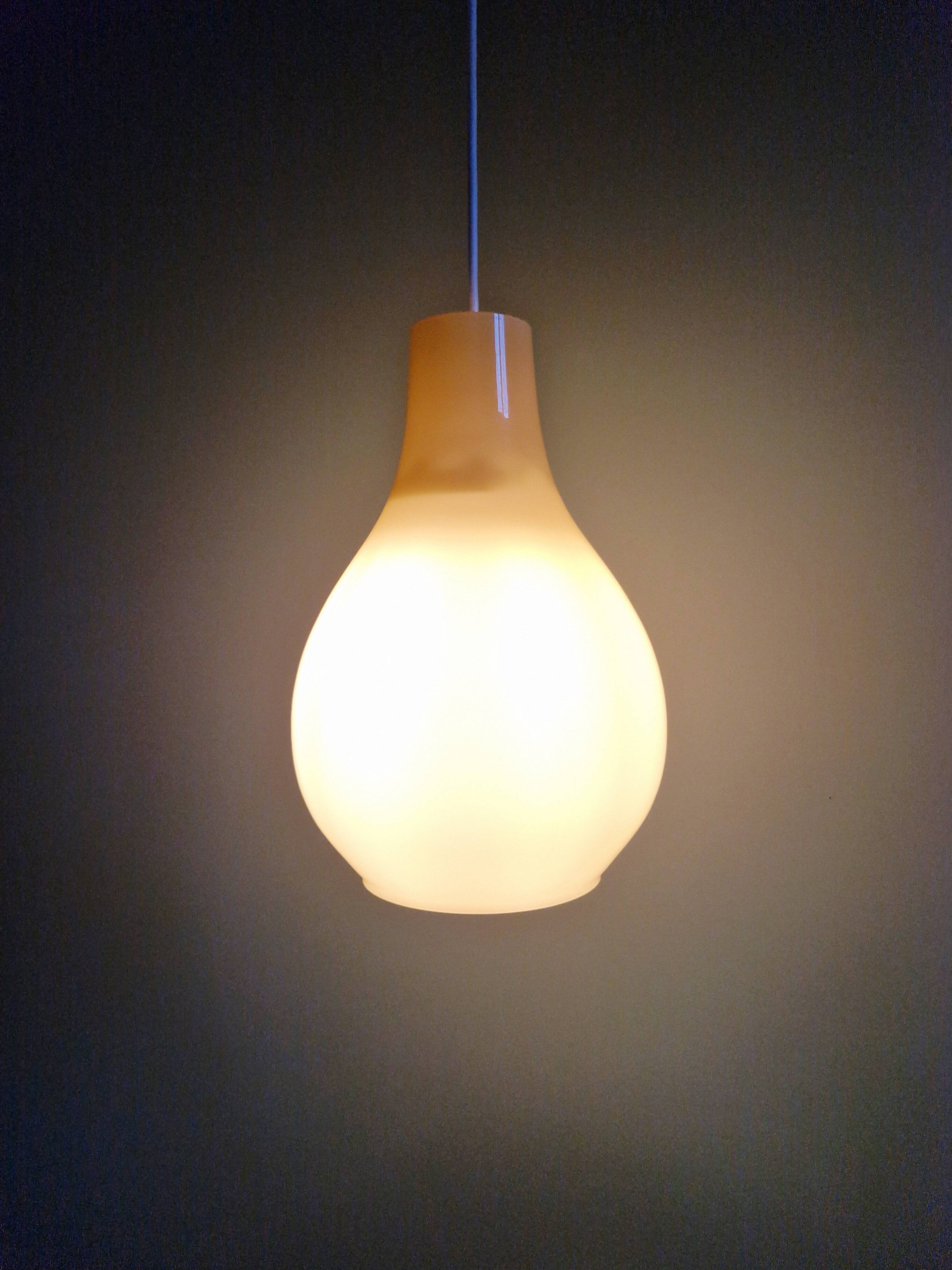 Scandinavian bulbous pendant light in yellow opaline, 1960.