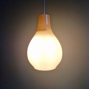 Suspension scandinave bulbeuse en opaline jaune, 1960