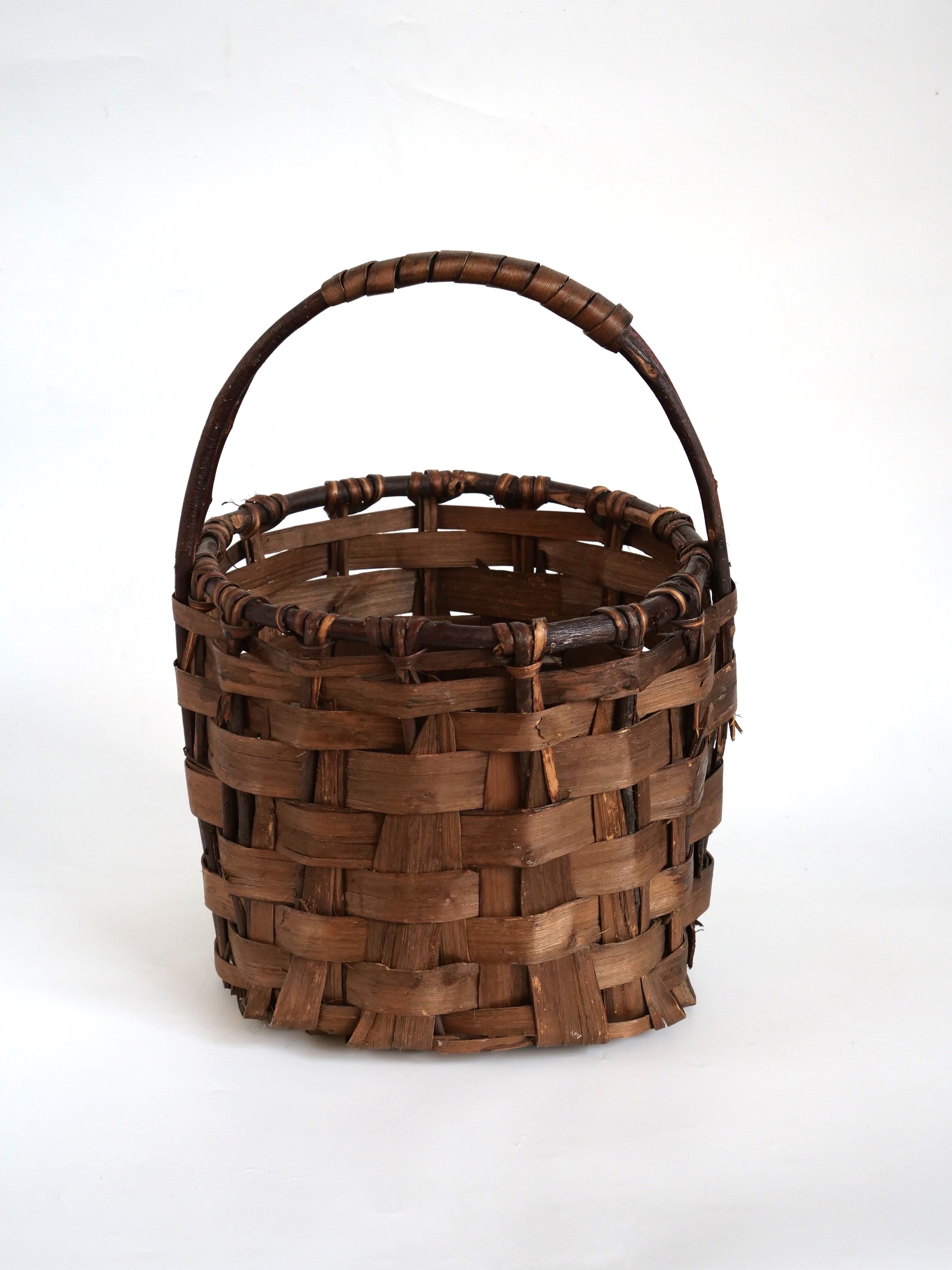 Brutalist basket in bark