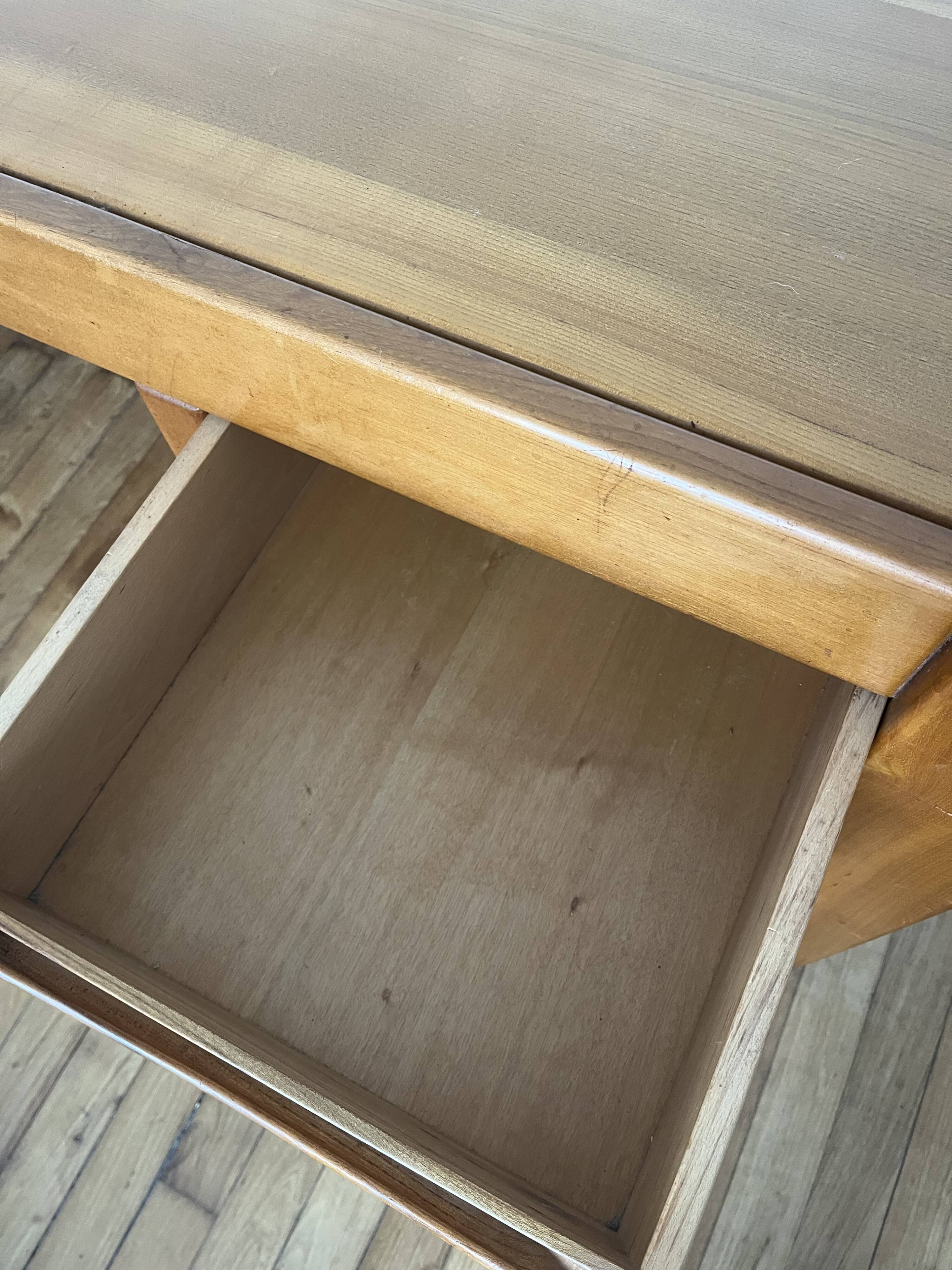Bureau en orme de la Maison Regain