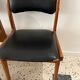 Chaise vintage scandinave en bois et simili cuir noir