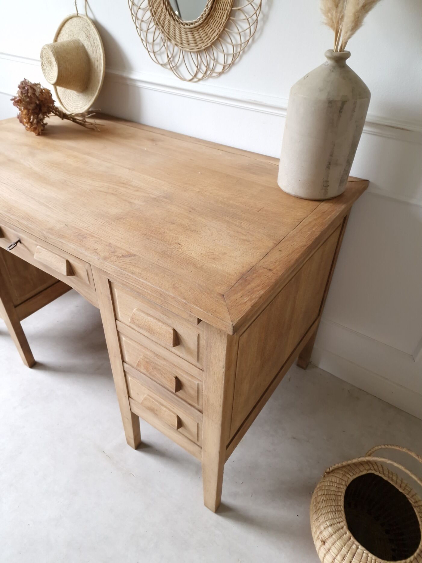 Master desk