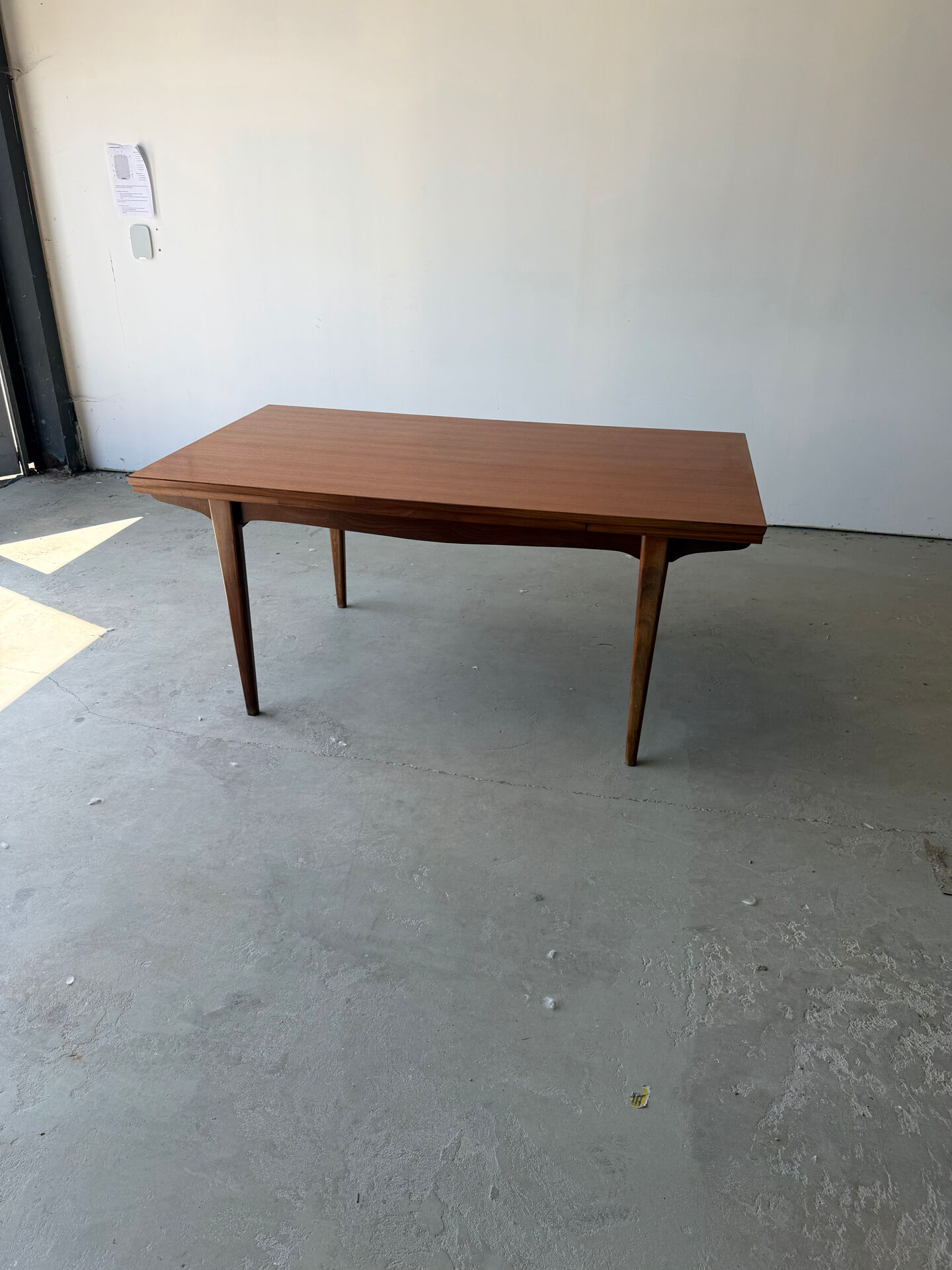 Rectangular extendable table in Scandinavian design made of solid teak.