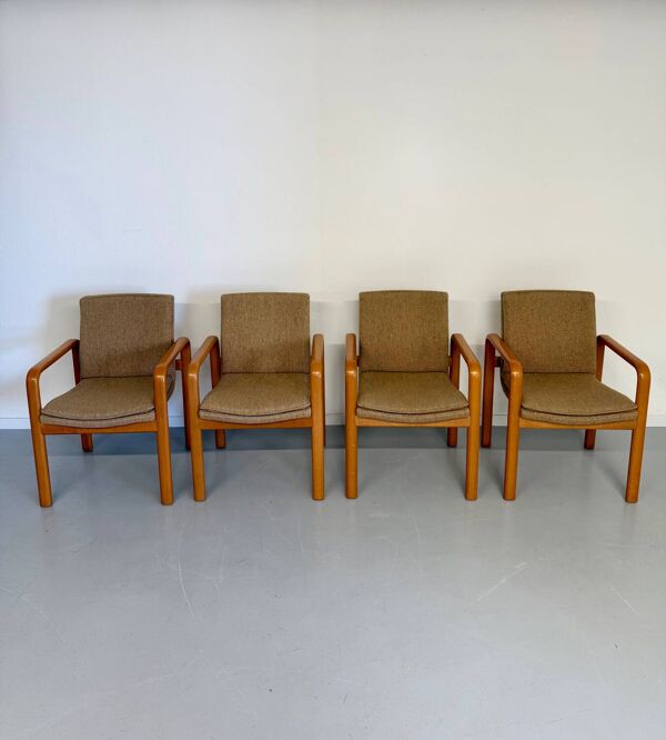 4 fauteuils accoudoir en hêtre et tissu  design des années 70 vintage