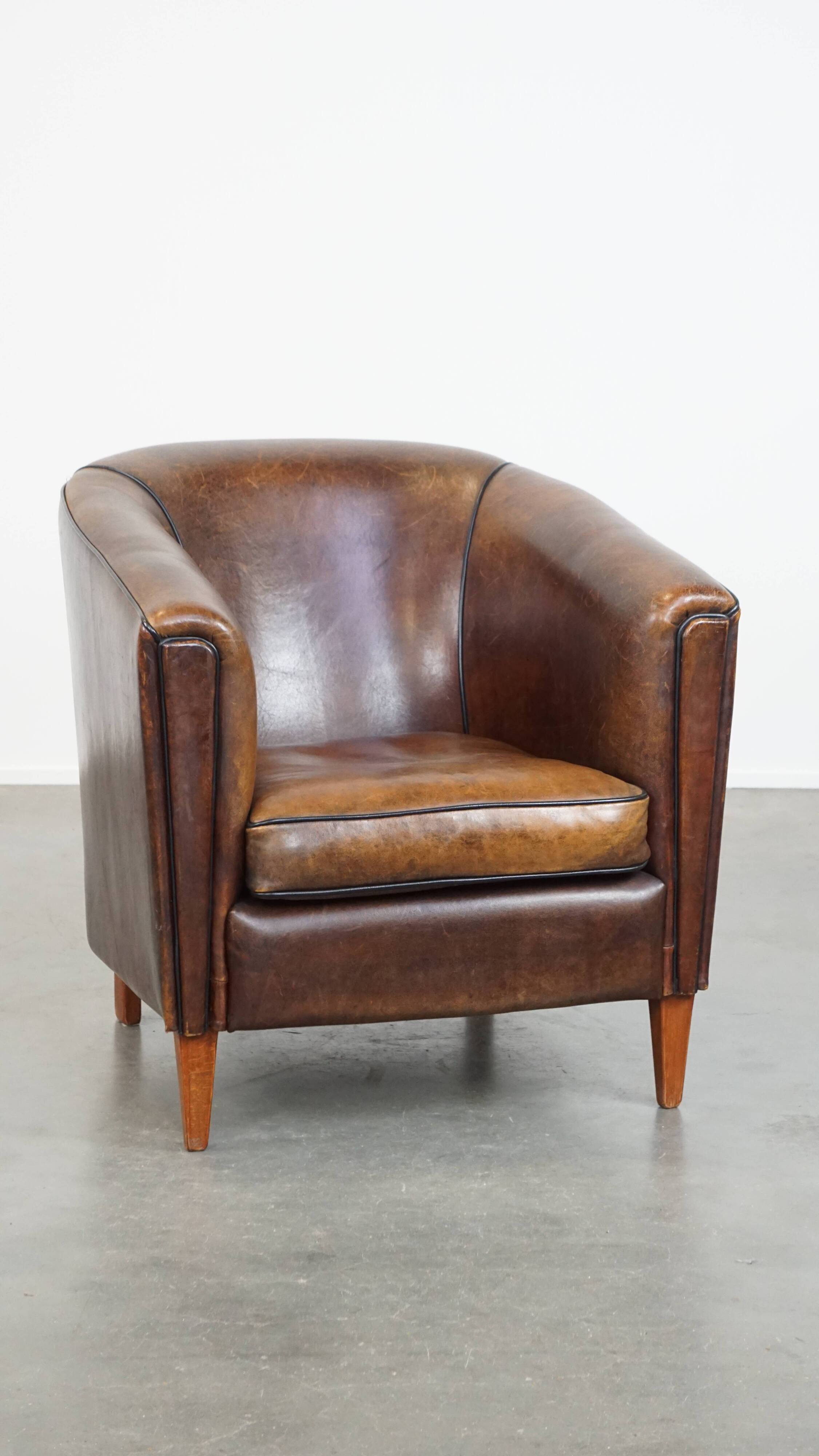 Sheep leather club chair finished with black piping