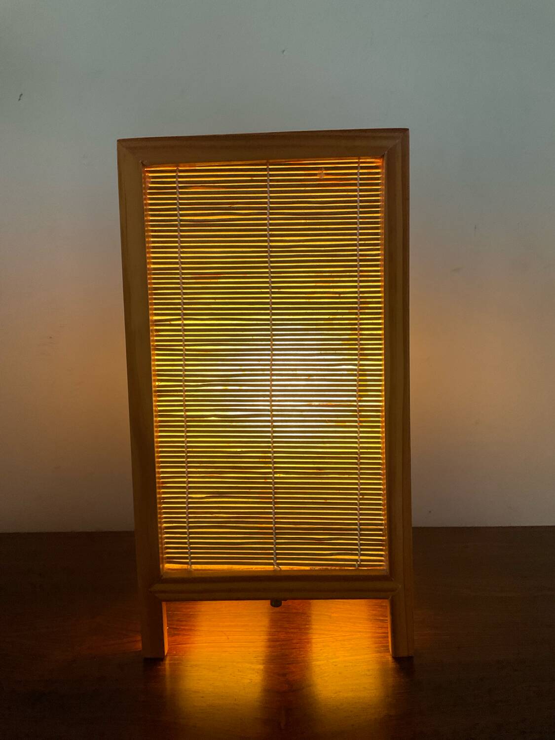 Lampe vintage en bois et osier