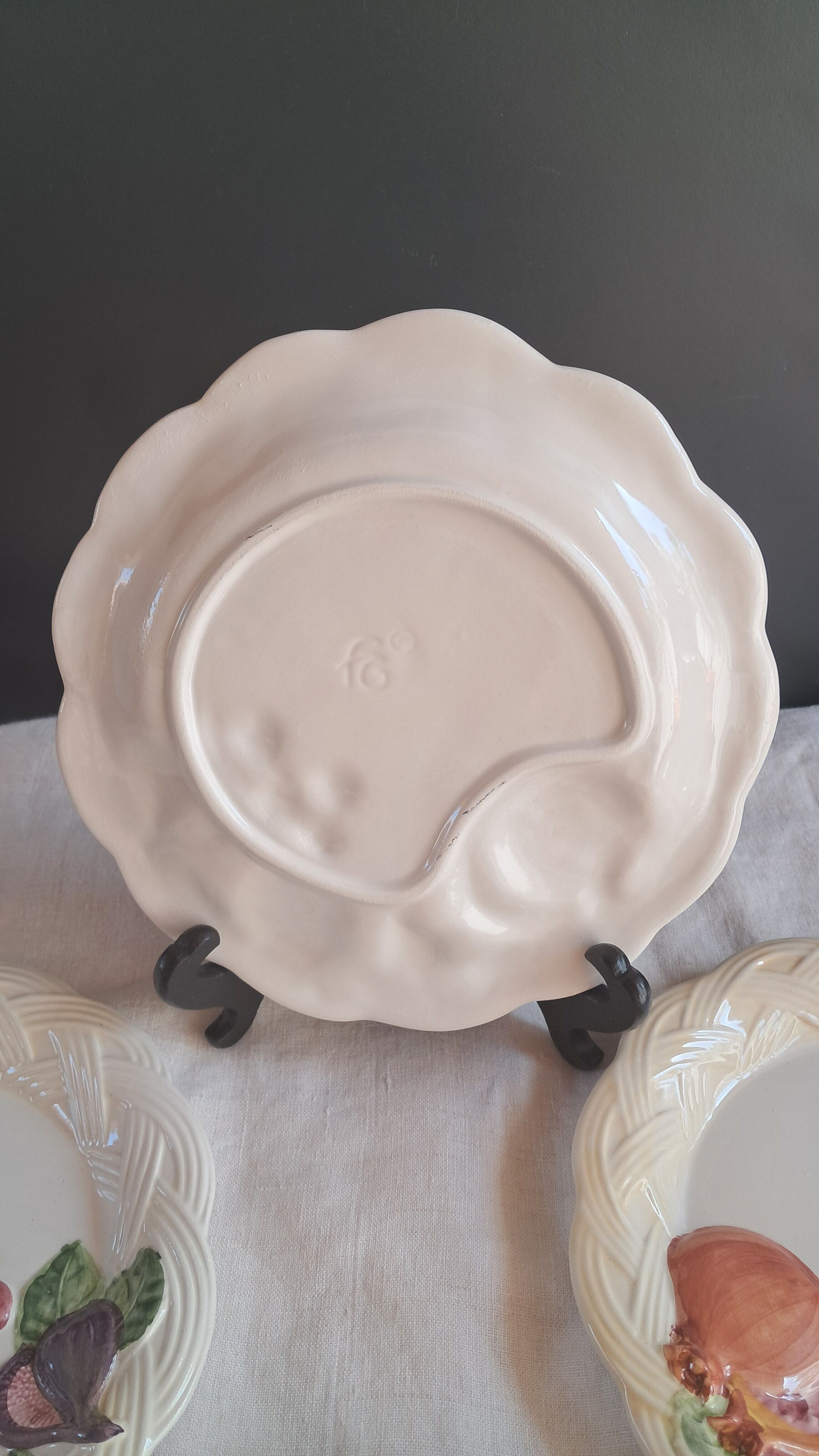 Assiettes à dessert en barbotine