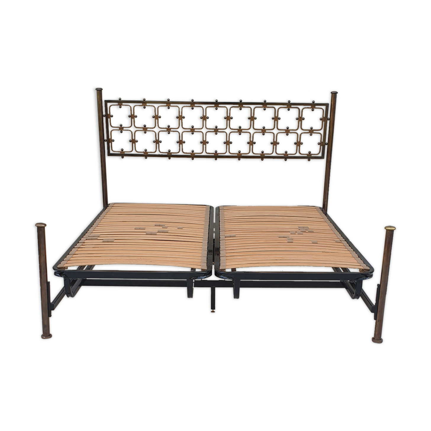 Double bed in burnished brass