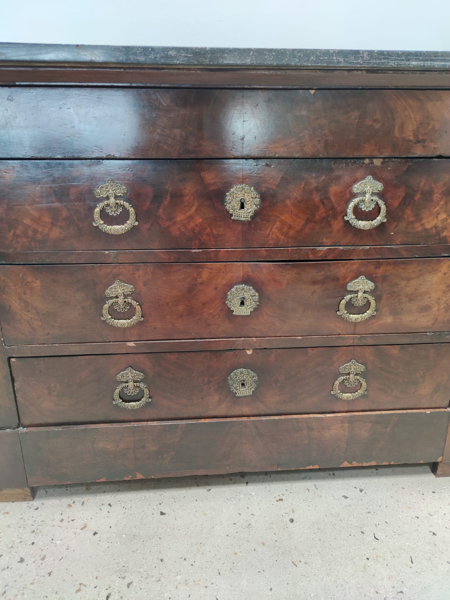Chest of drawers in wood and gray marble with 4 drawers nineteenth century