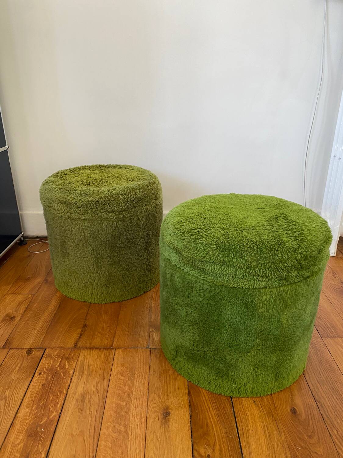 Lot 2 green fur poufs from the 70s