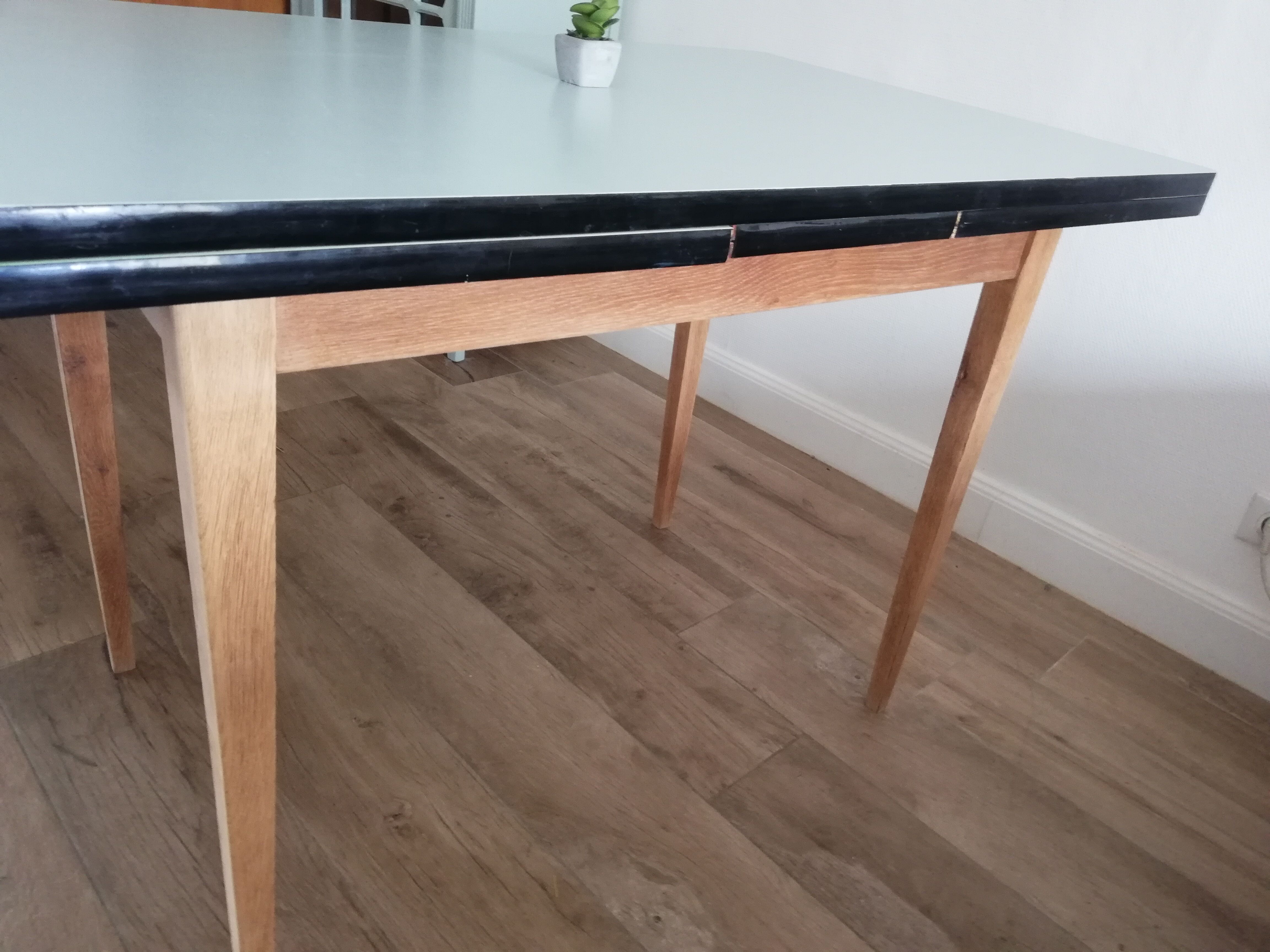 Table avec rallonges formica et chêne