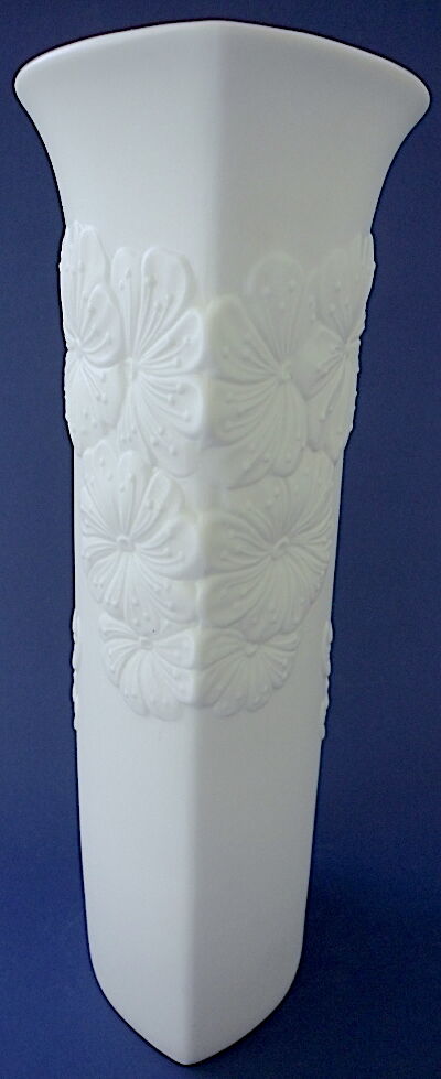 White porcelain biscuit vase, "Floralie" line, Kaiser factory (Germany)
