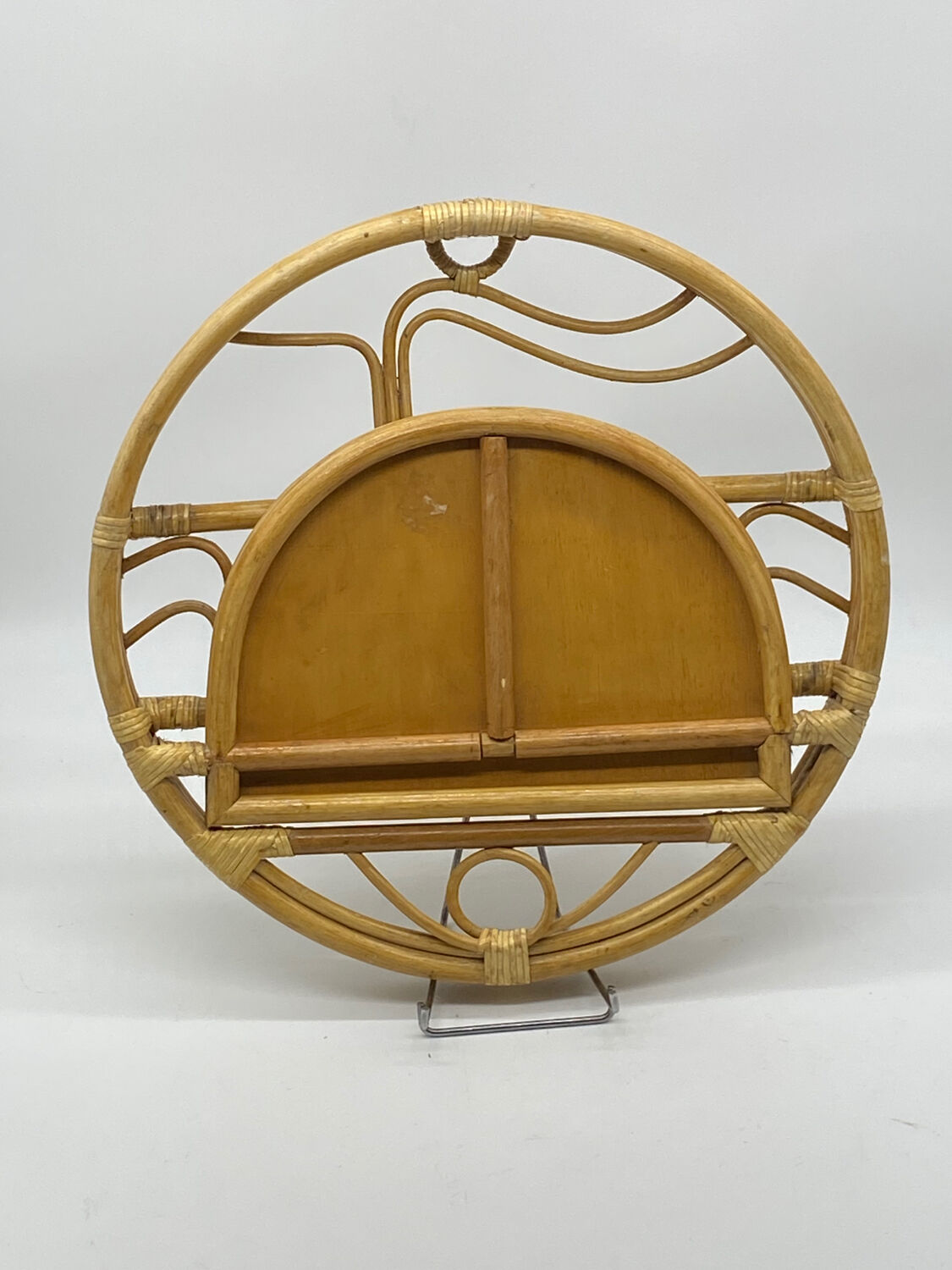 Small hanging shelf in rattan / natural fibers, vintage