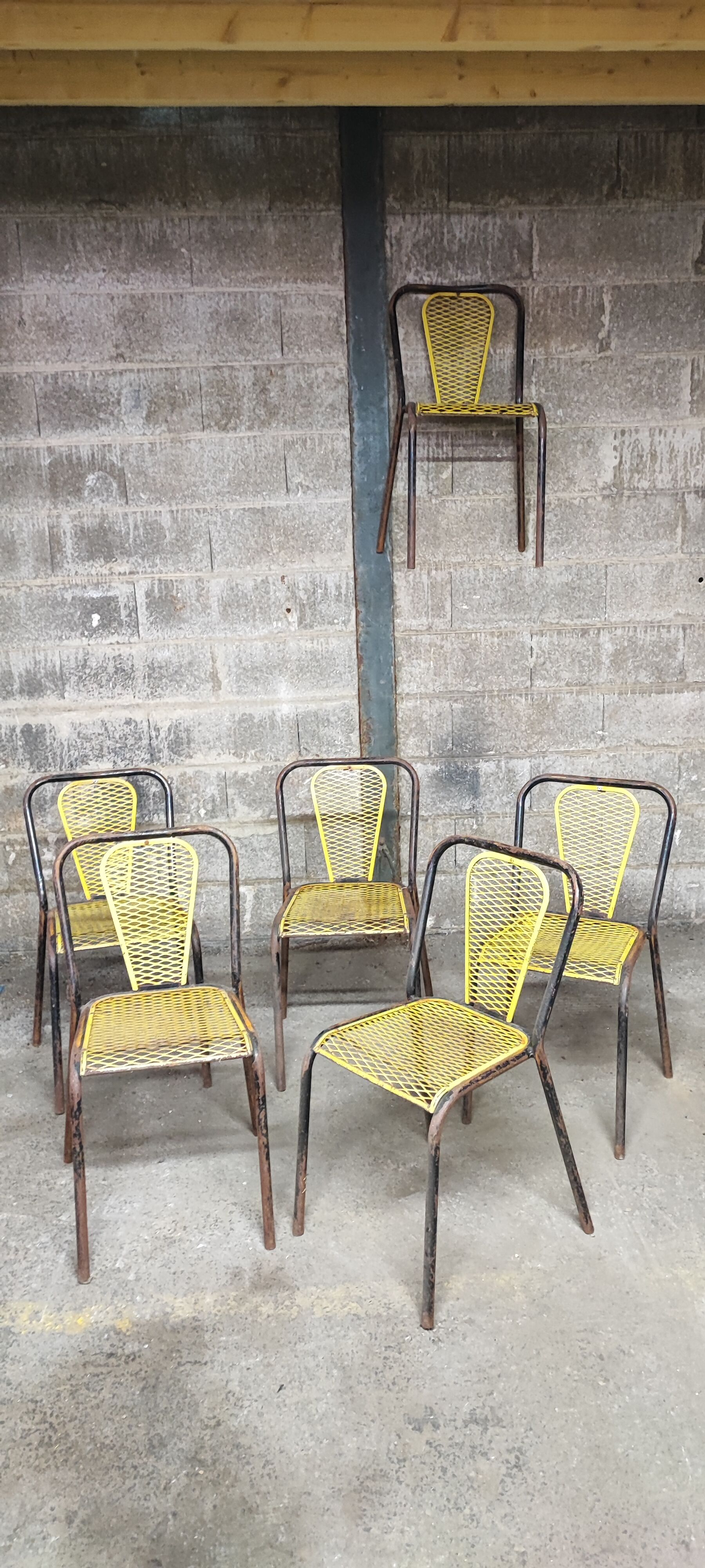 Six chaises en métal perforé seducta René Malaval