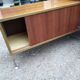 Grand Bureau design 1970 with return. light wood and chrome pietement