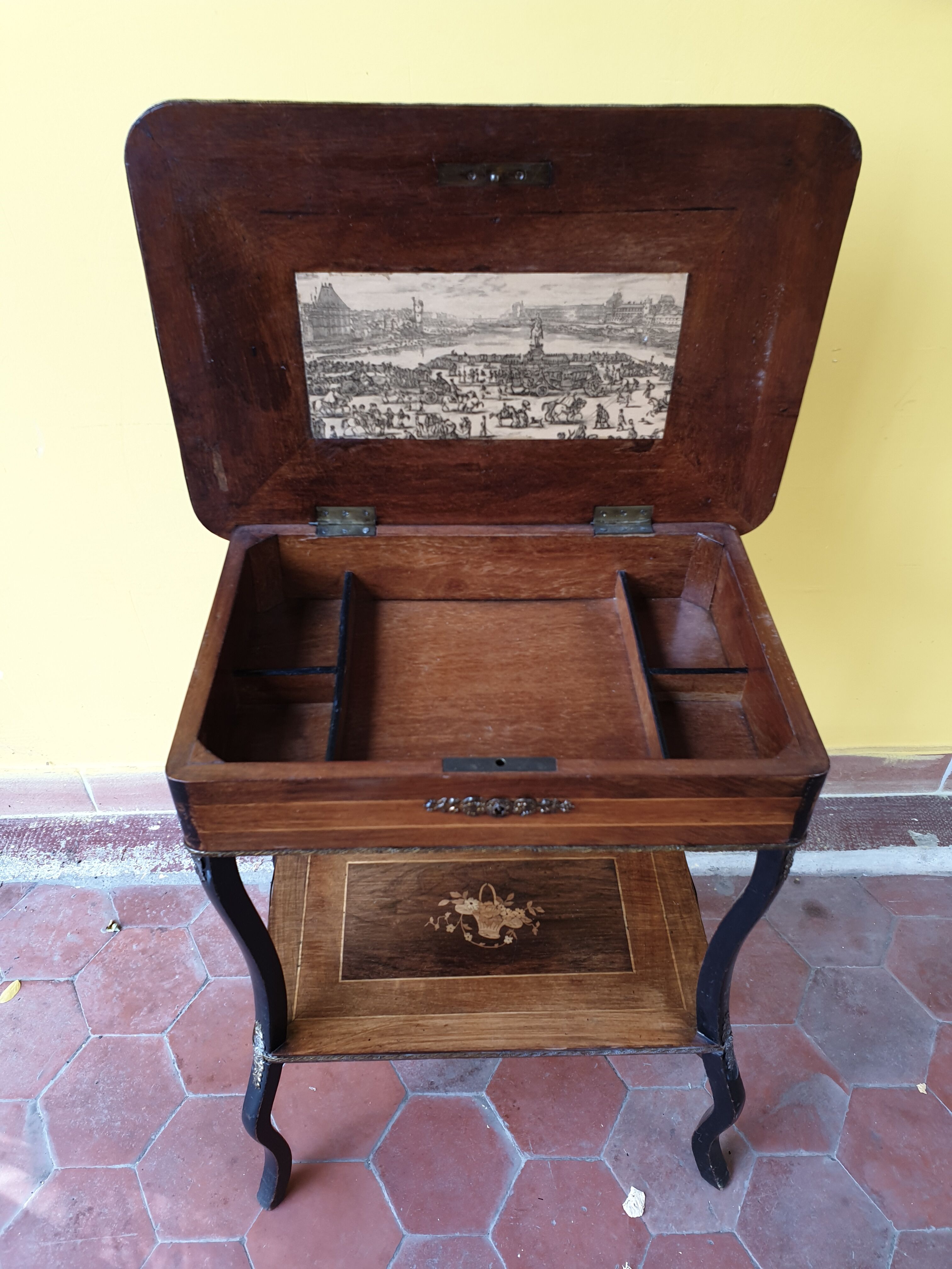 Table marked Napoleon III