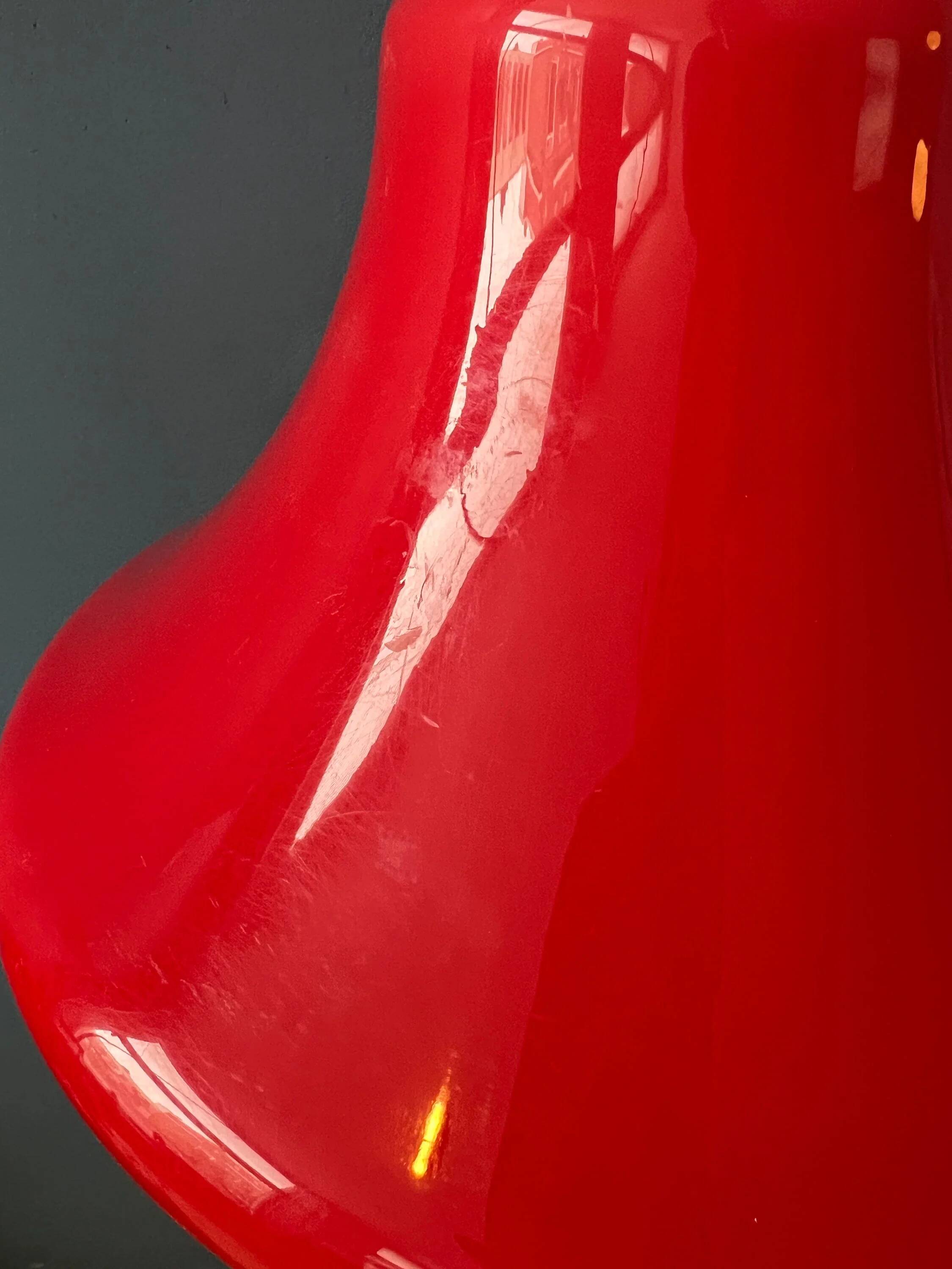 Suspension Space Age rouge en plexiglas avec dessus chromé