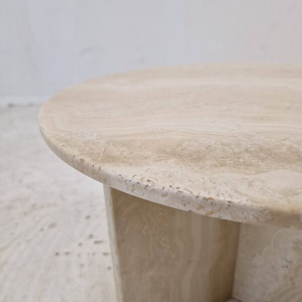Table basse ou d'appoint ronde italienne en travertin, années 1980