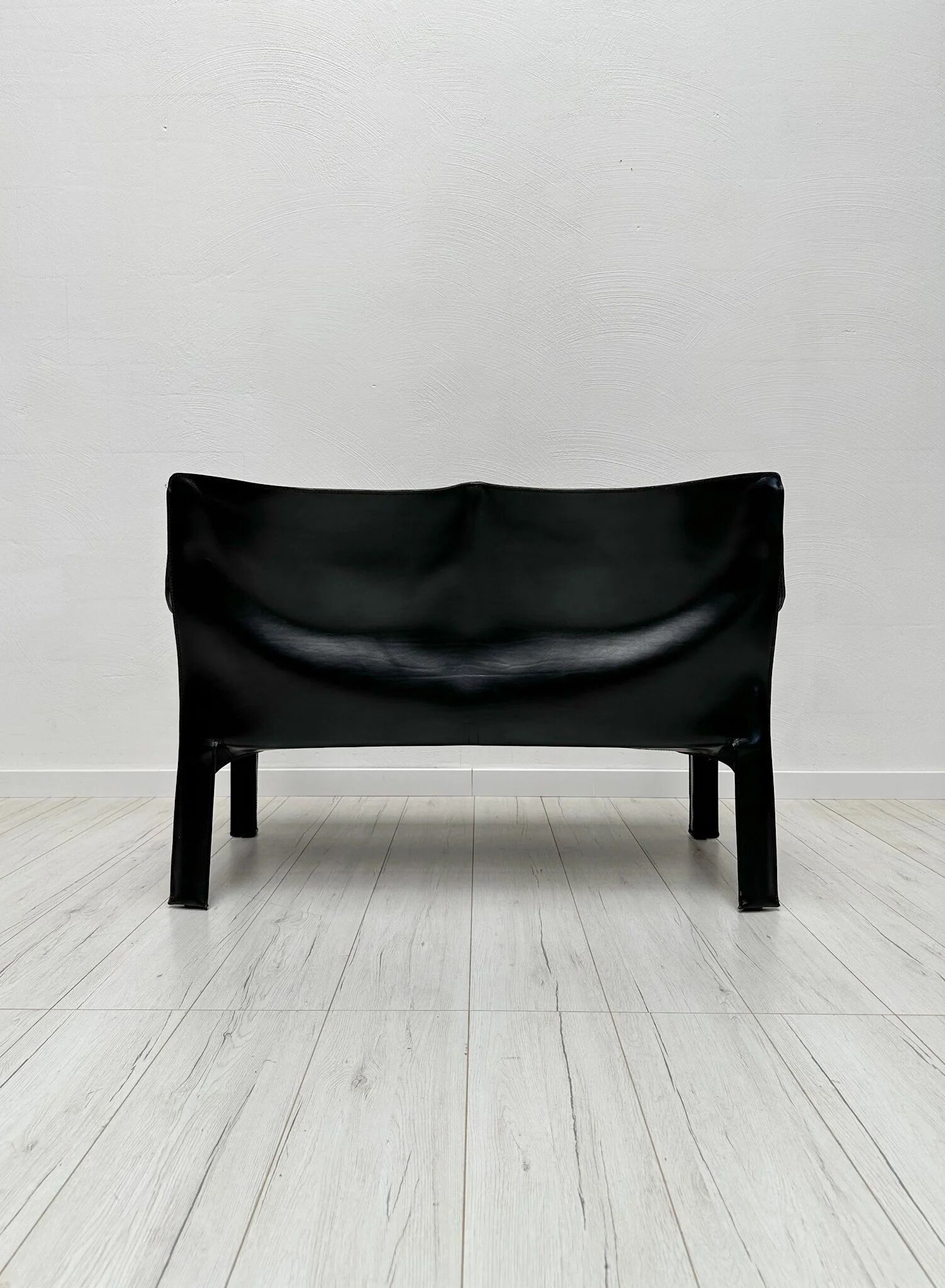 1980s vintage Italian designer ‘CAB 414’ 2-seater leather sofa by Mario Bellini for Cassina in black leather