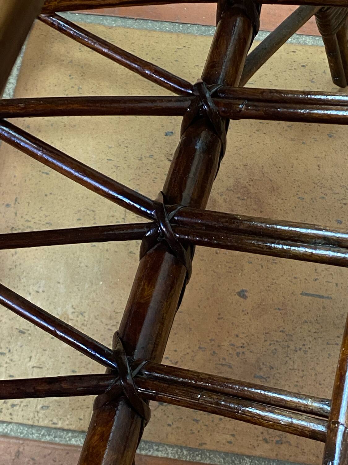 Rattan magazine rack, shelf with ceramic tiles R. Capron
