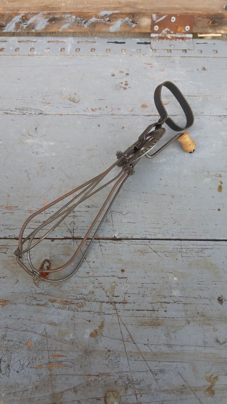 Vintage manual drummer