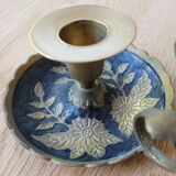 Set of 2 hand candle holders in golden brass