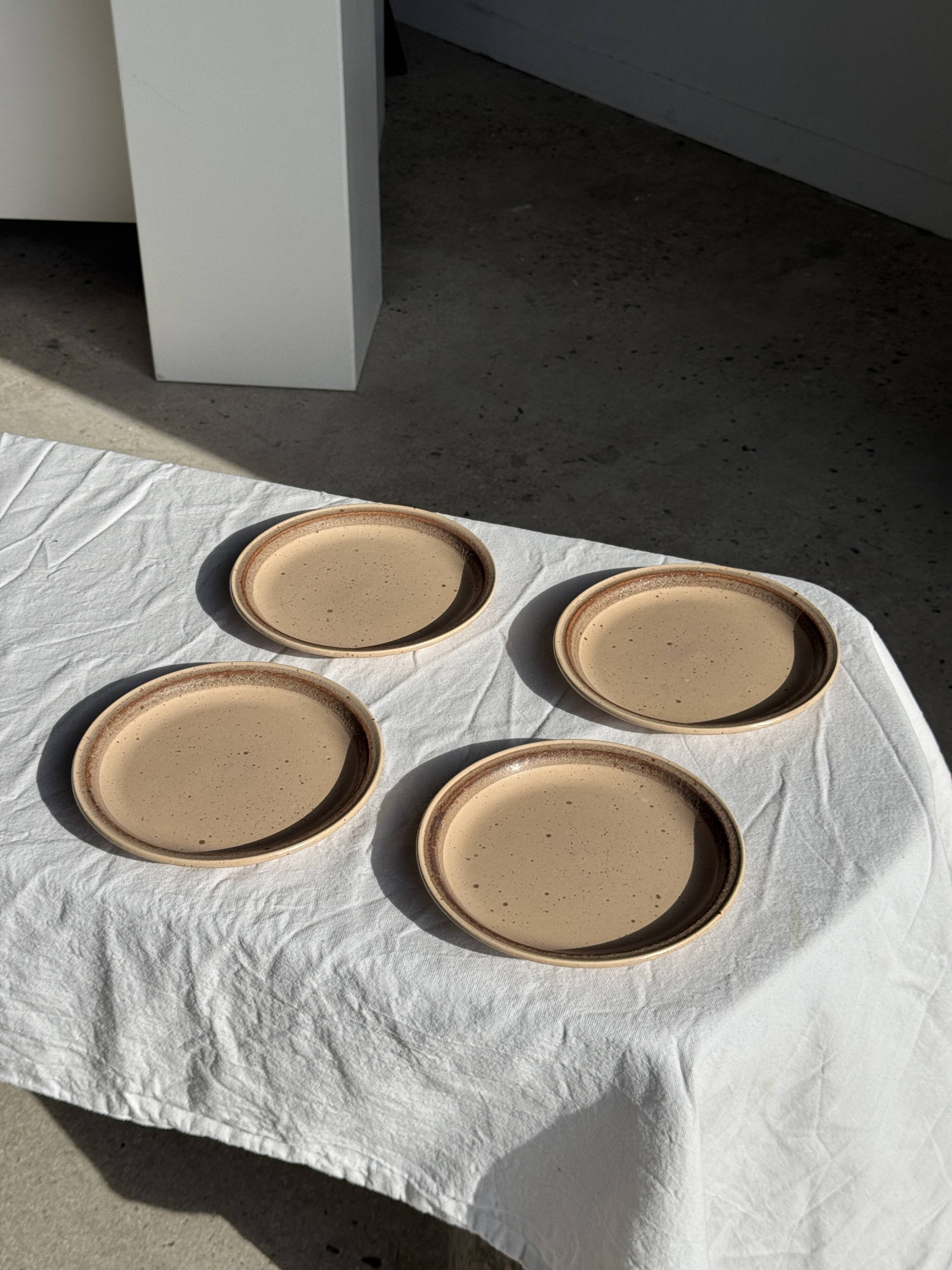 Lot de 4 assiettes à dessert en grès beige liseré brun Sarreguemines grès