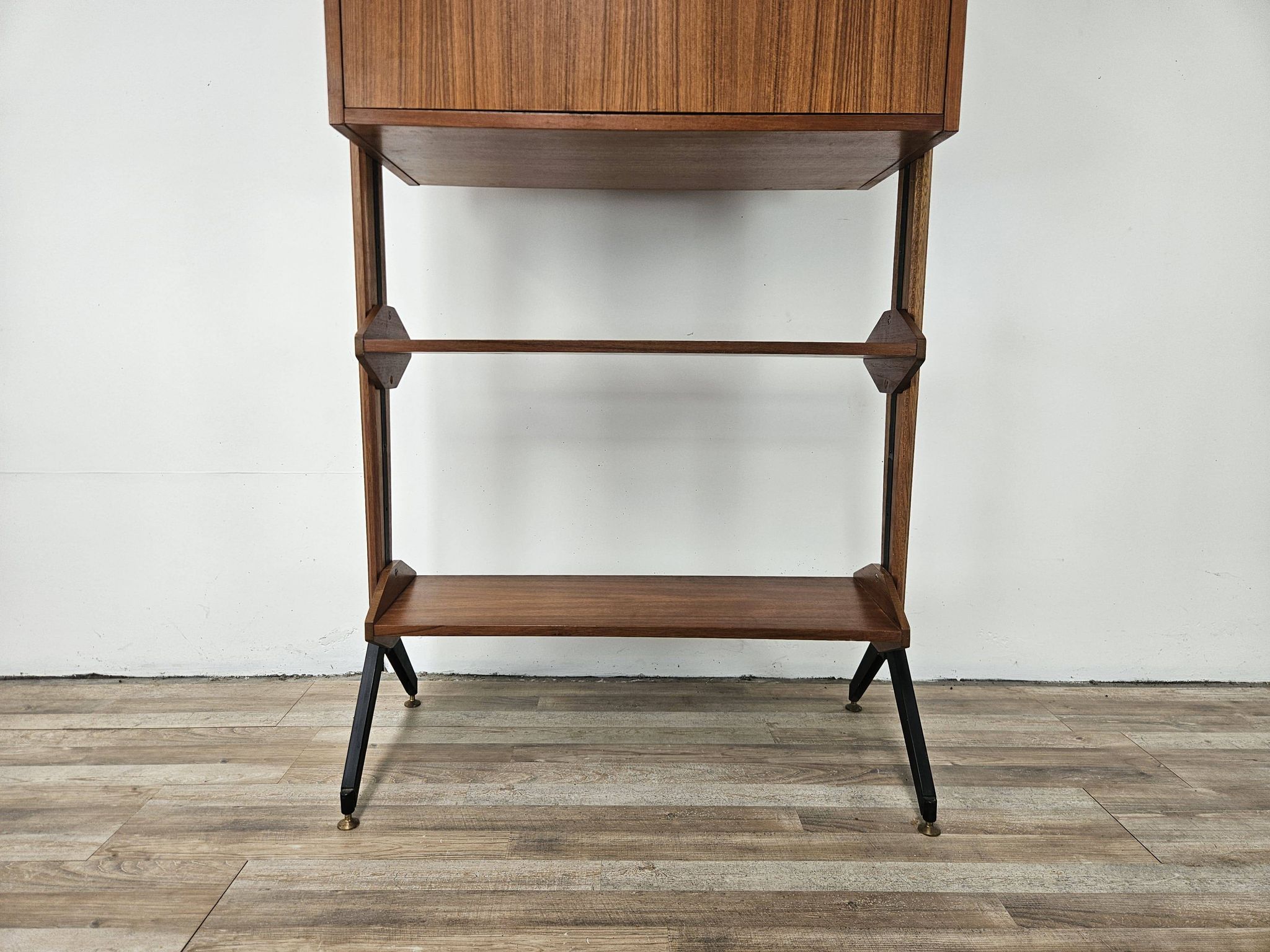 1960s teak floor/sky bookcase with shelves and compartment