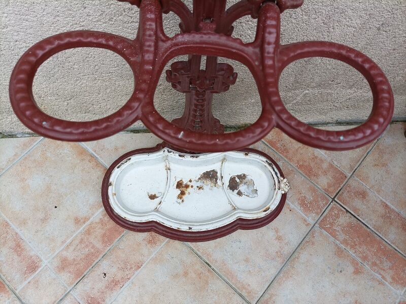 Patinated cast metal umbrella holder