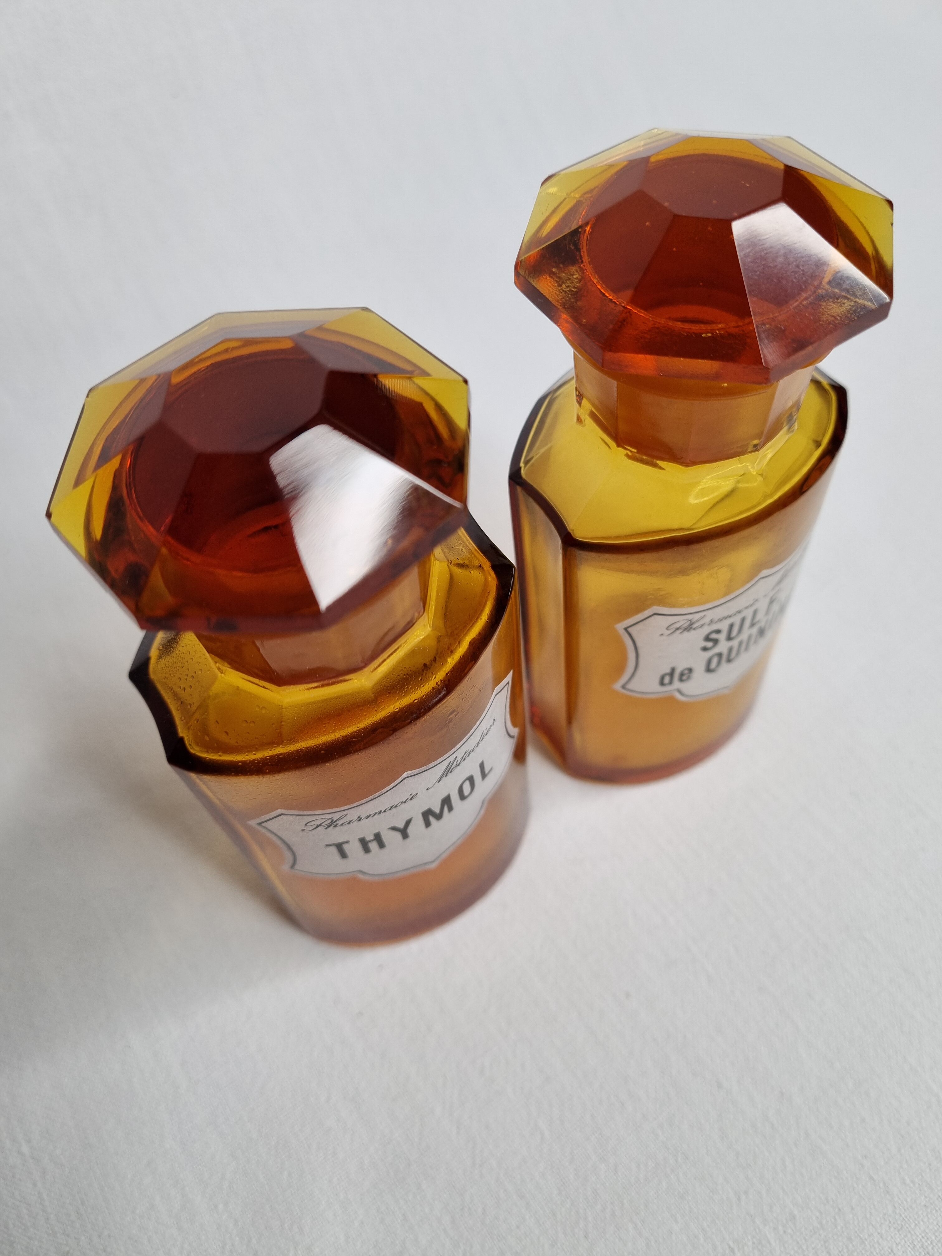 Two vials of apothecary "Pharmacie Metedier" 13 cm