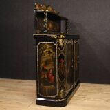Buffet anglais laqué et peint du XIXe siècle