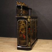 Buffet anglais laqué et peint du XIXe siècle