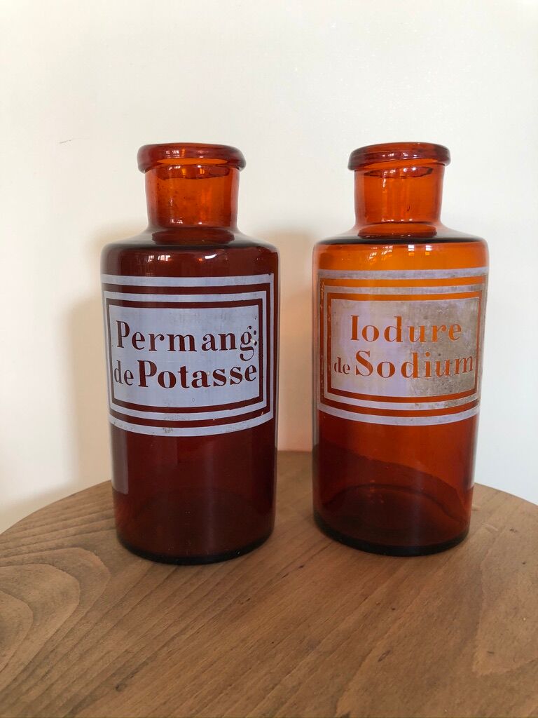 2 pharmacy vials