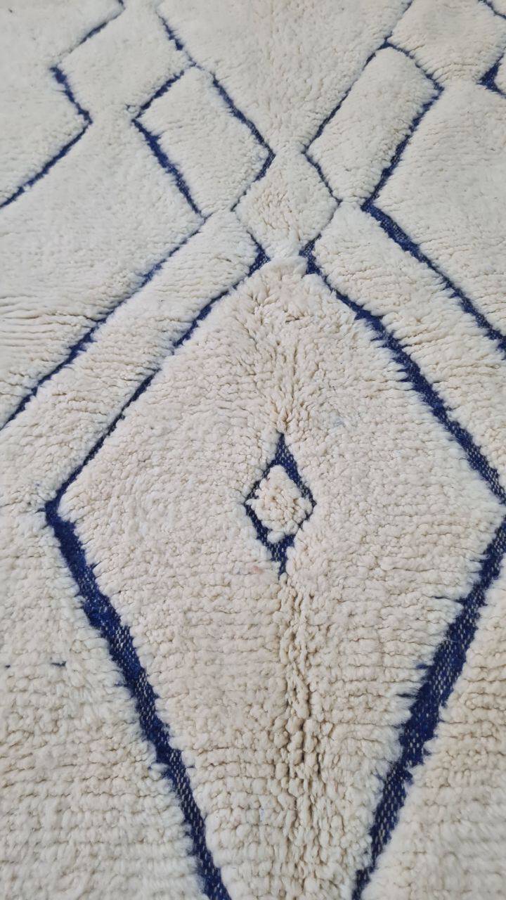 Handmade Beni Ourain Berber Rug with Blue Diamond Lines Pattern – 250x150 cm