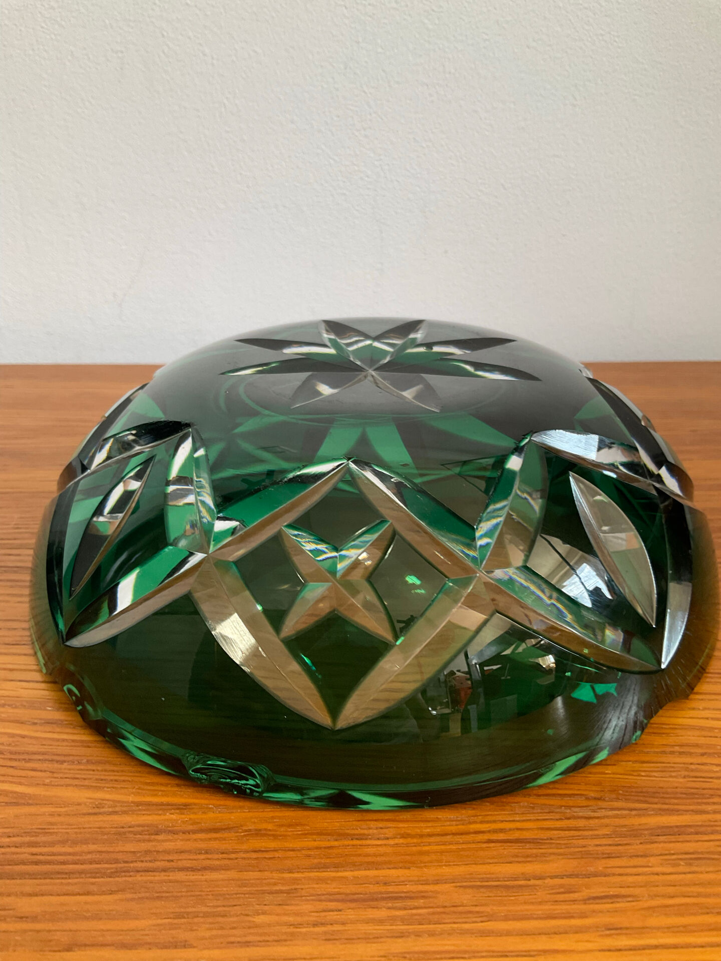 Cendrier en cristal taillé Overlay vert des années 60-70