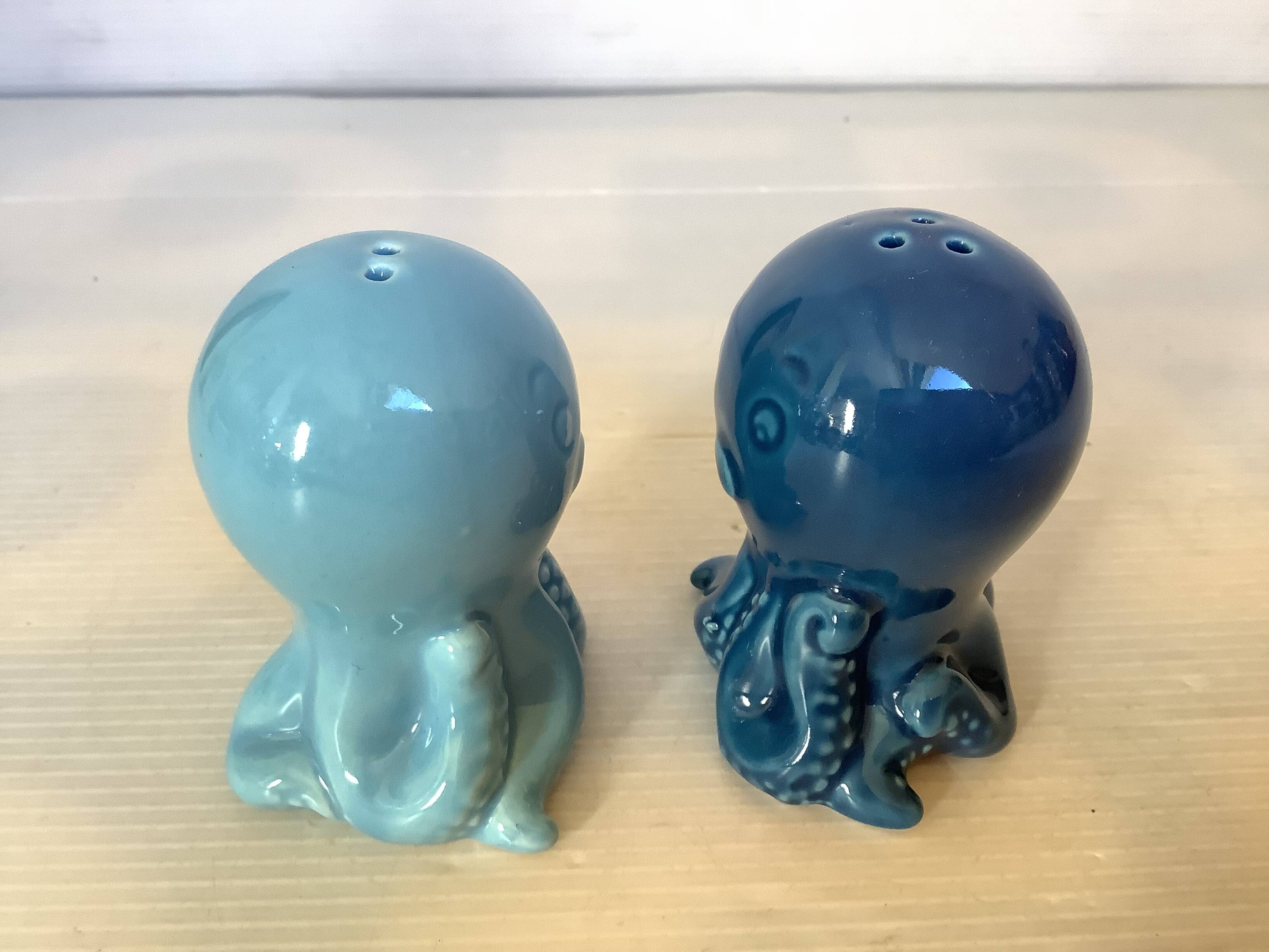 Salt and marine zoomorphic pepper
