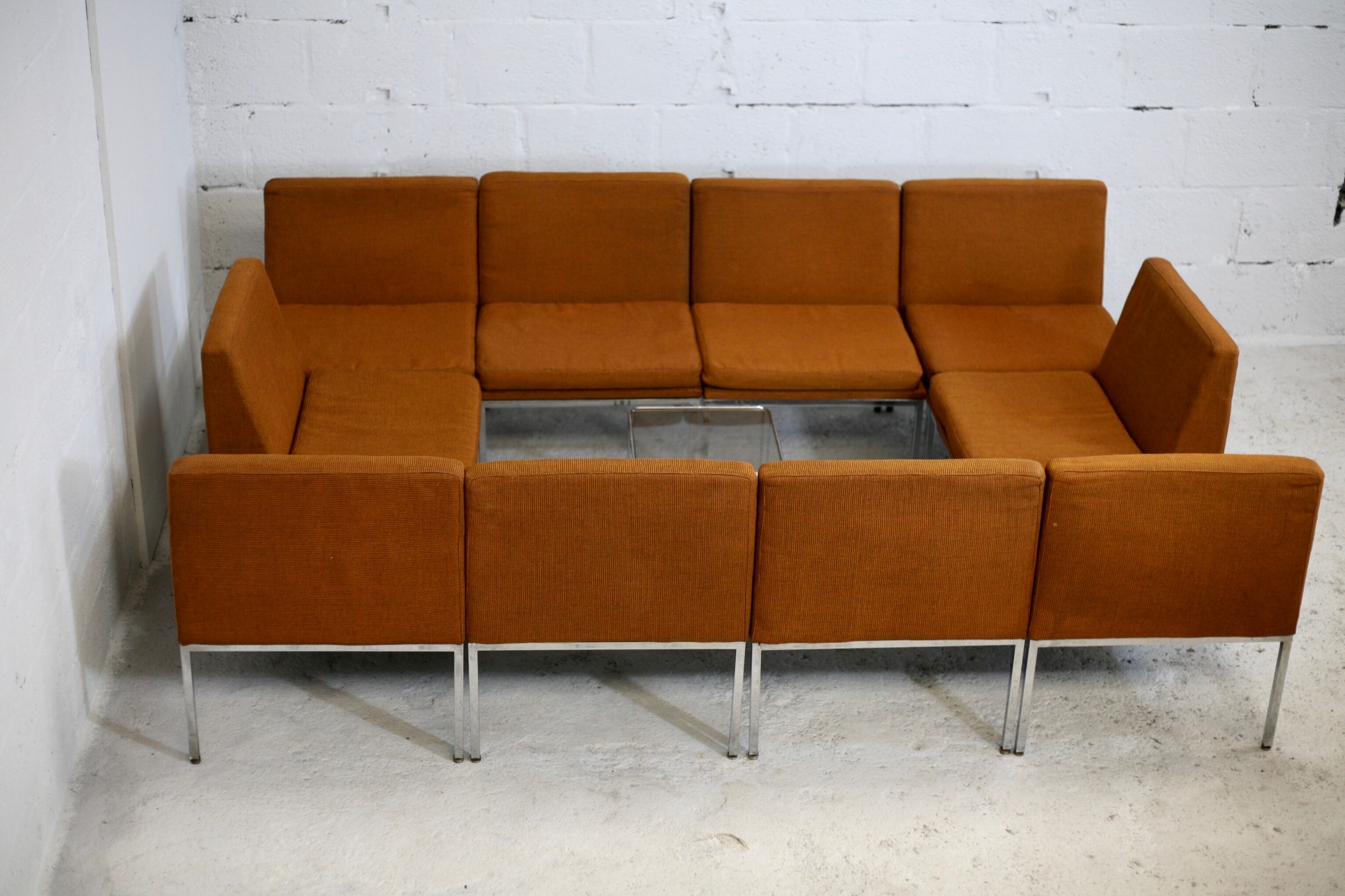 Ensemble de 10 chauffeuses de Louis Baillon, édition Planforms formant canapé modulable, circa 1950