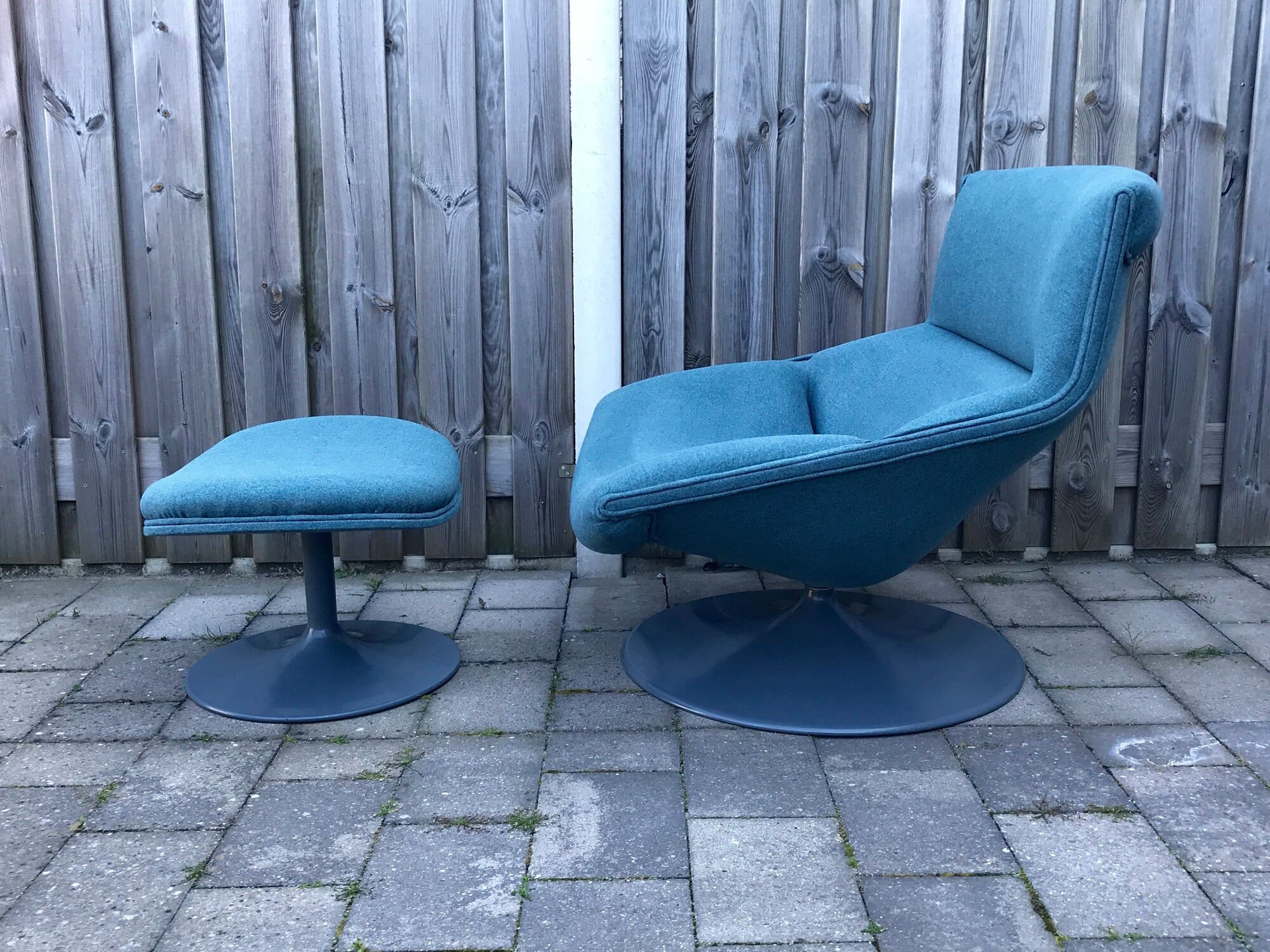 Artifort F520 armchair by Geoffrey Harcourt with P510 ottoman