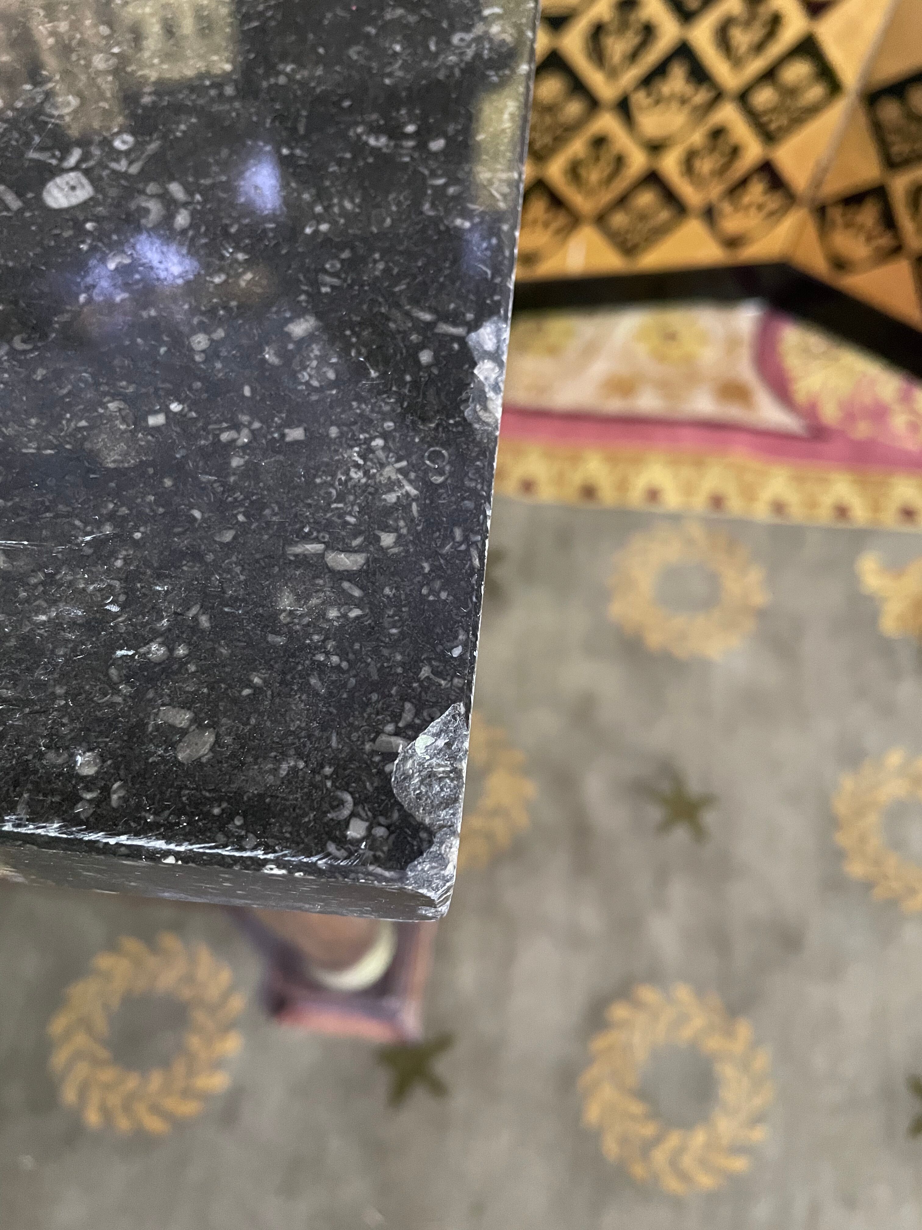 Empire period chest of drawers in mahogany and mahogany veneer