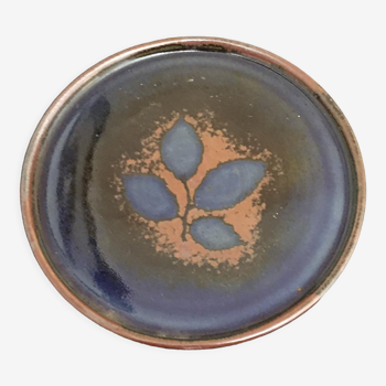 Plate or presentation dish in enamelled stoneware, unknown signature