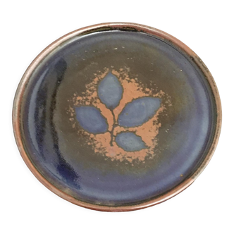 Plate or presentation dish in enamelled stoneware, unknown signature