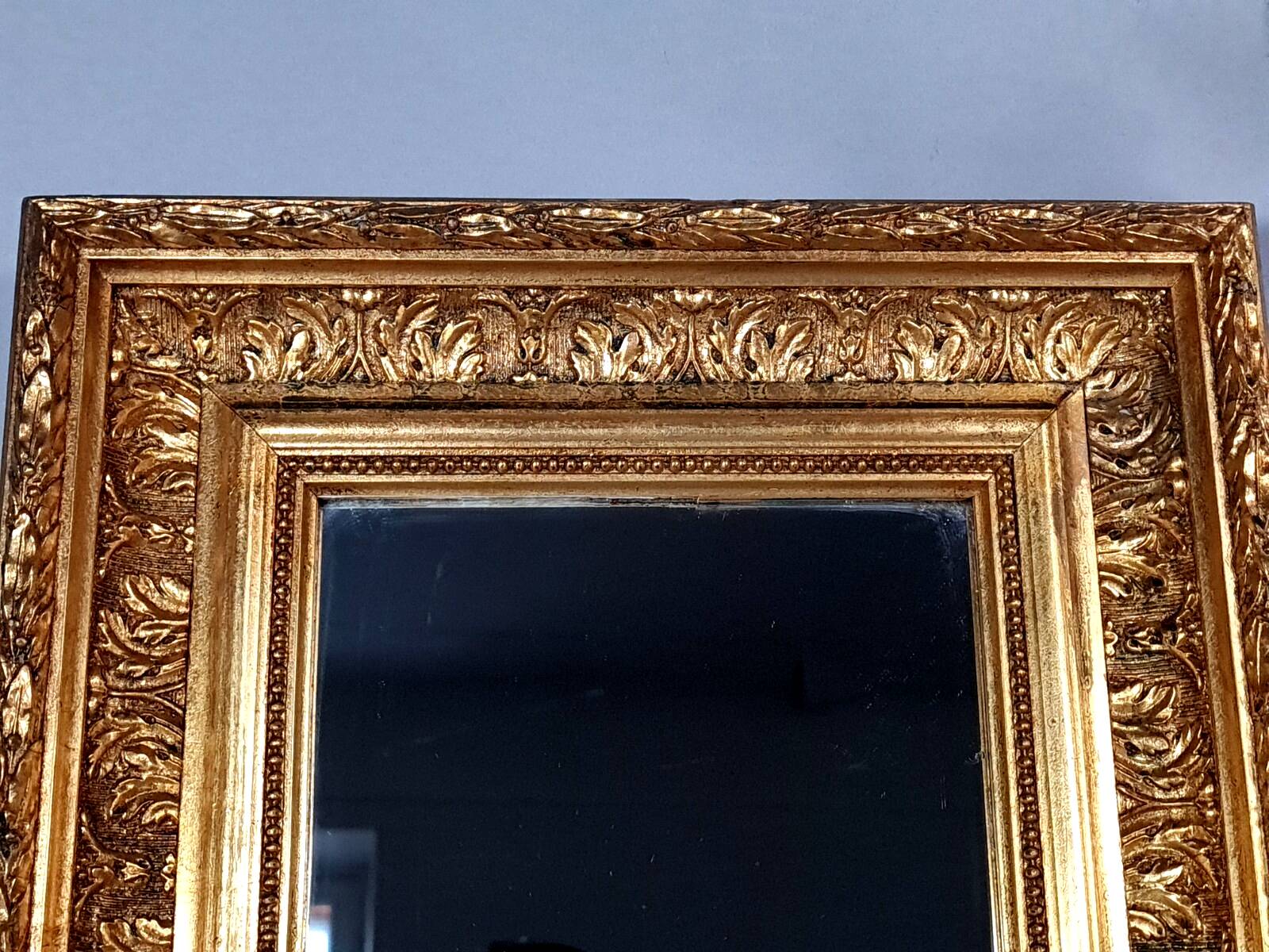 Mirror with antique beaded frame 36x30.5 cm gilded stucco wood C680 S