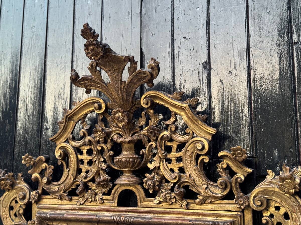 Venetian mirror in carved and gilded wood, circa 1880