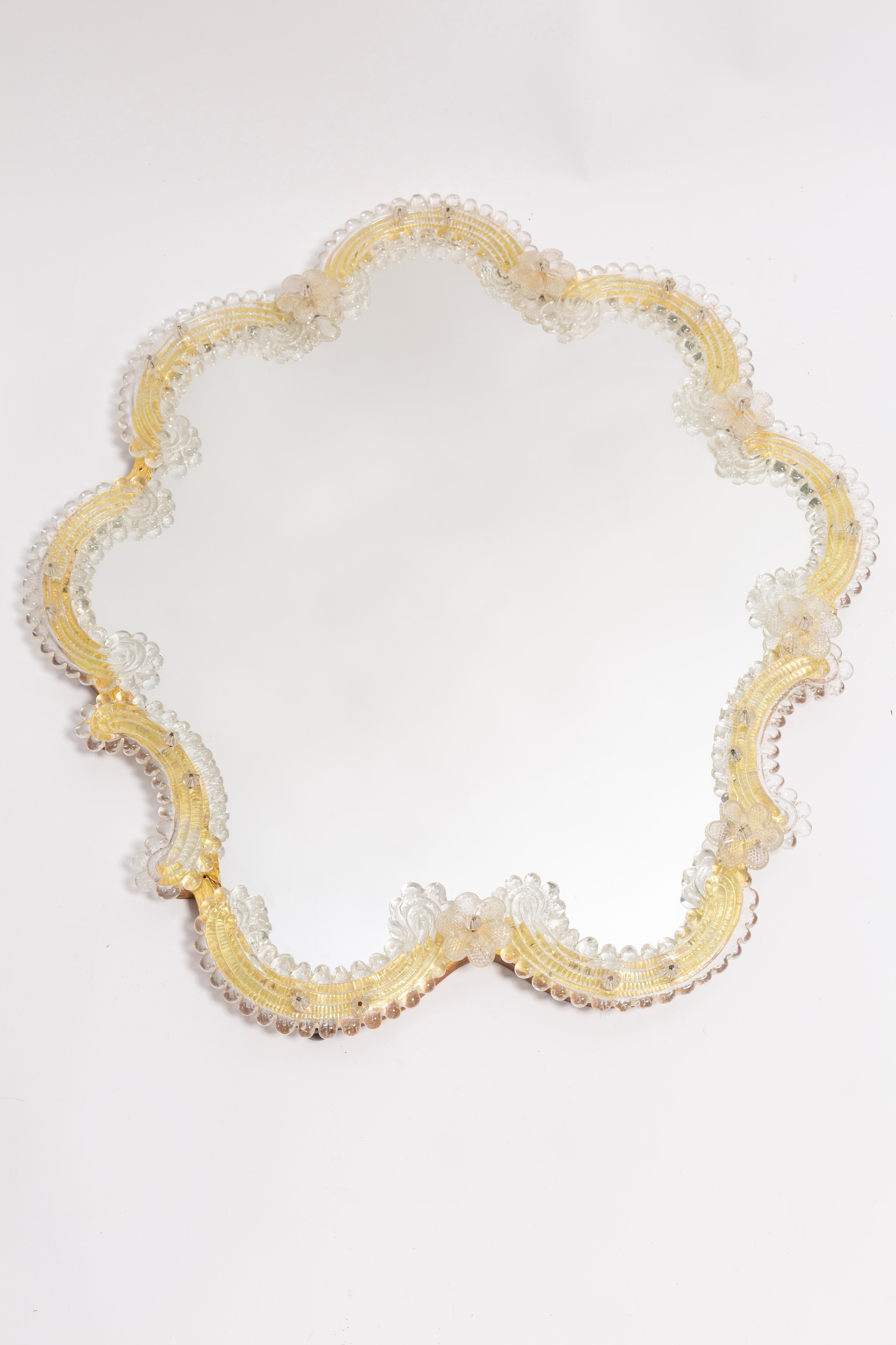 Miroir décoratif milieu du siècle dans un cadre fleuri, Italie, années 1960