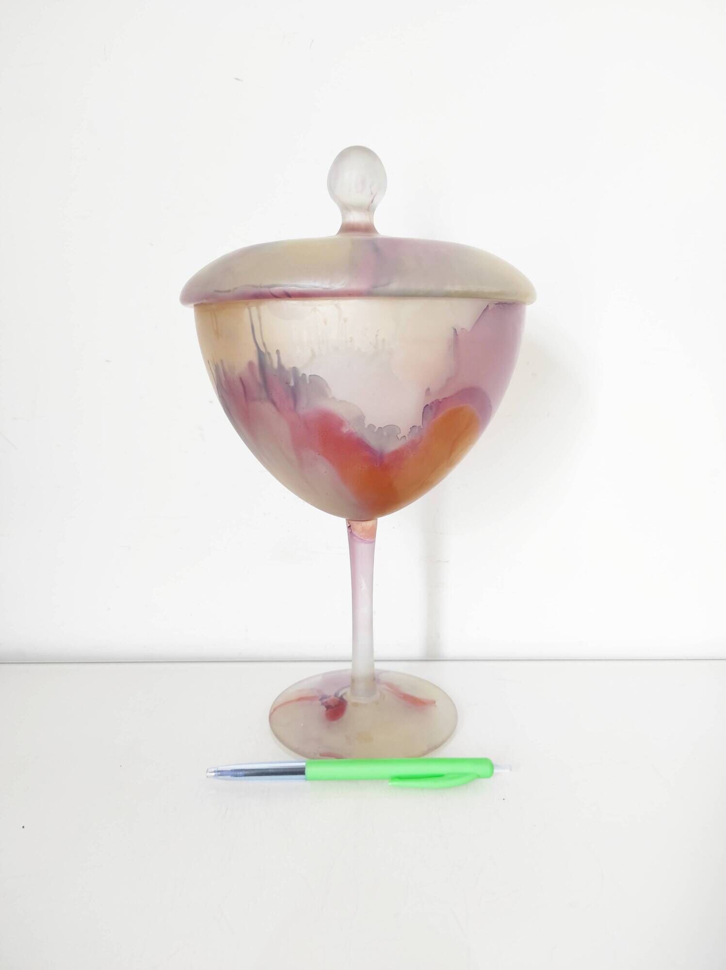 Bonbonnière en verre peint