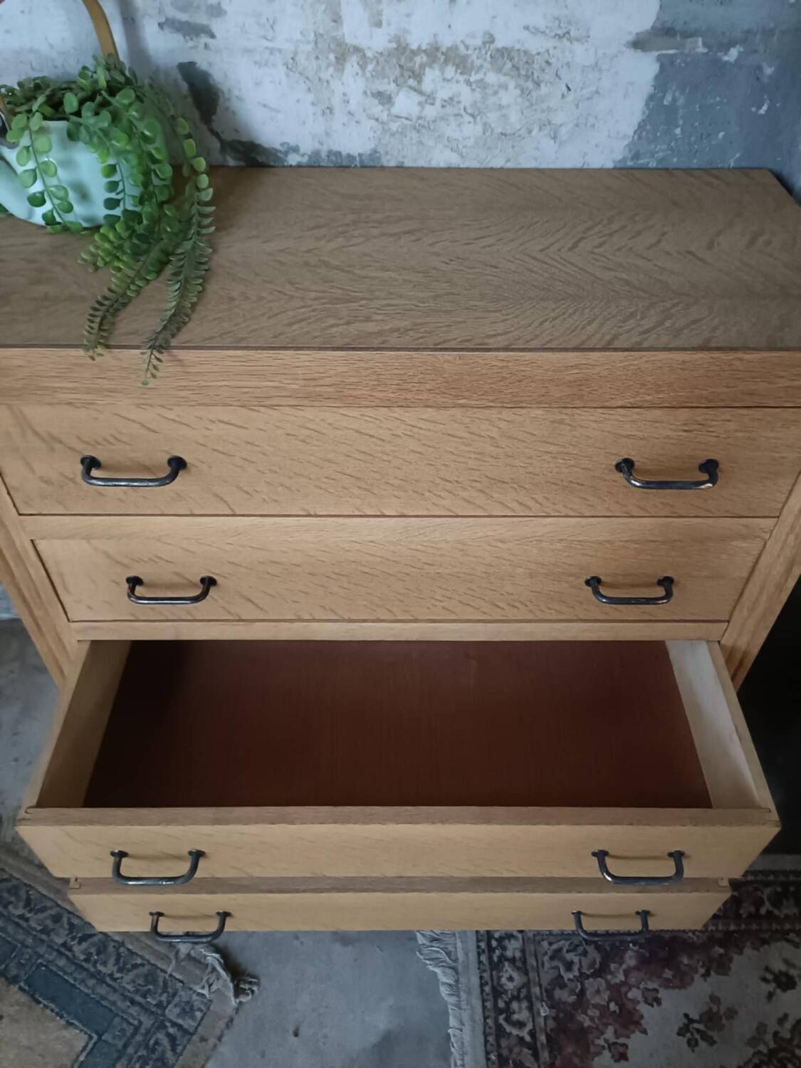 Wooden chest of drawers