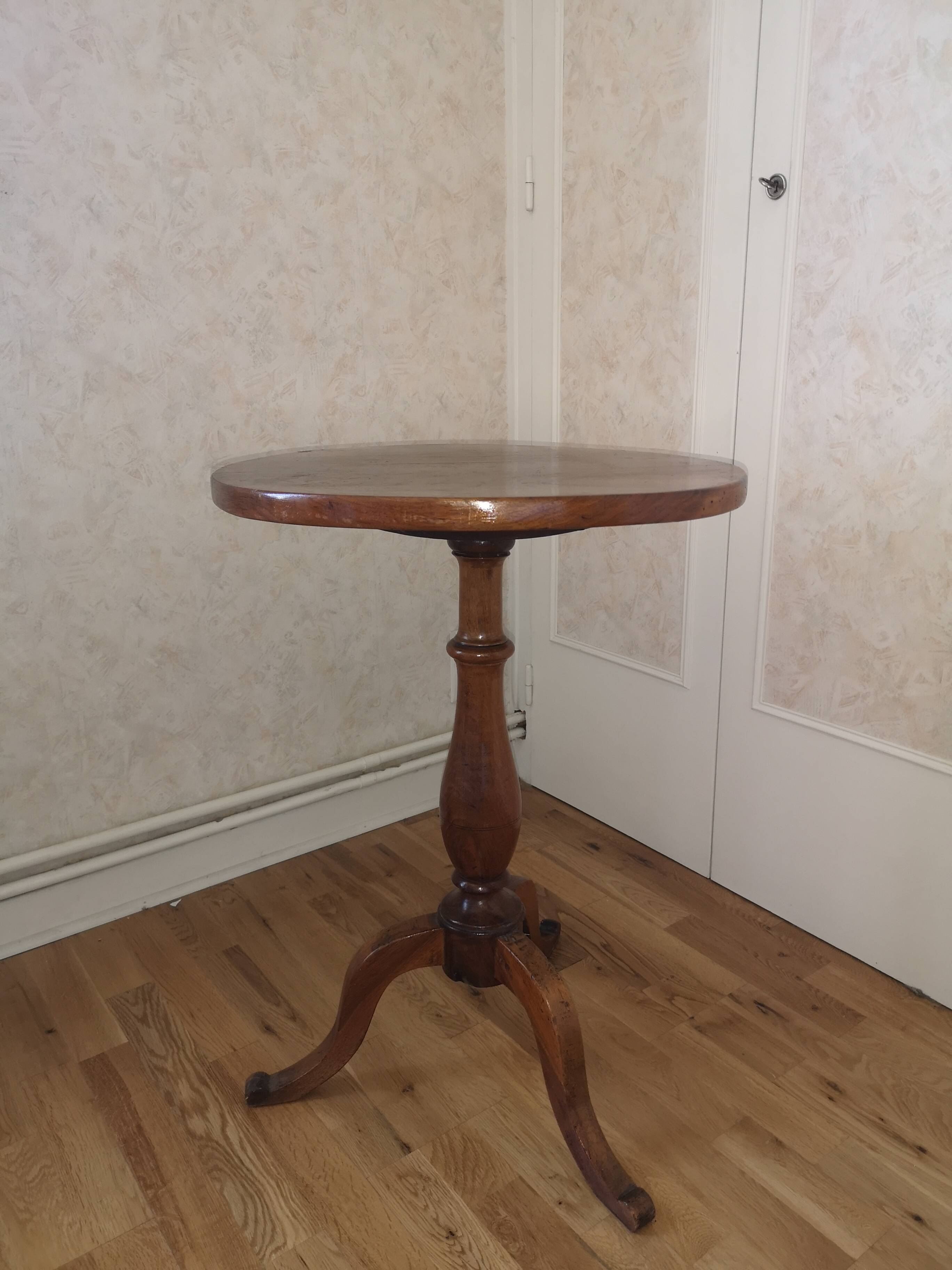 Antique solid wood side table - central leg - classic style